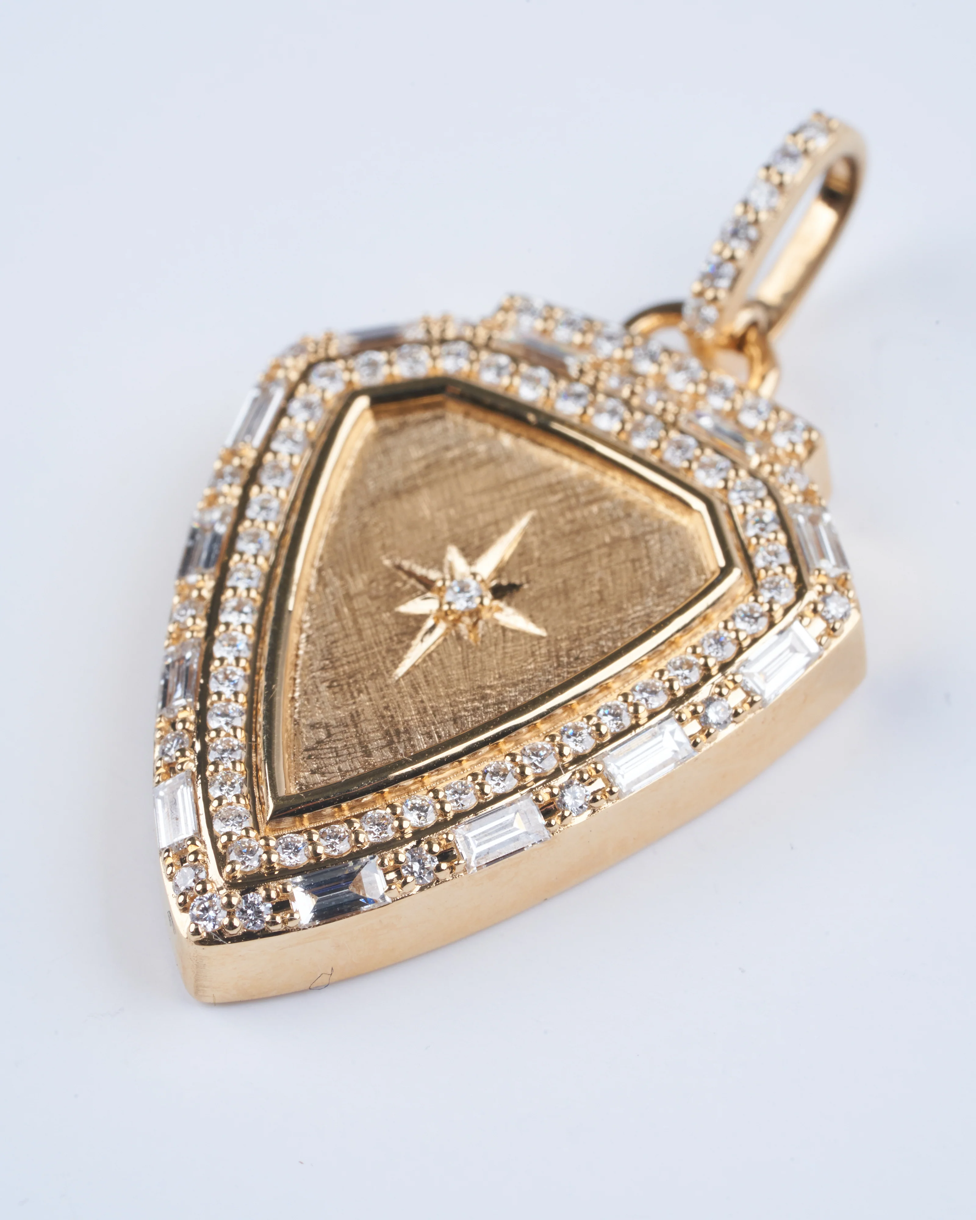 xl empress shield pendant - gold/diamond - Image 3