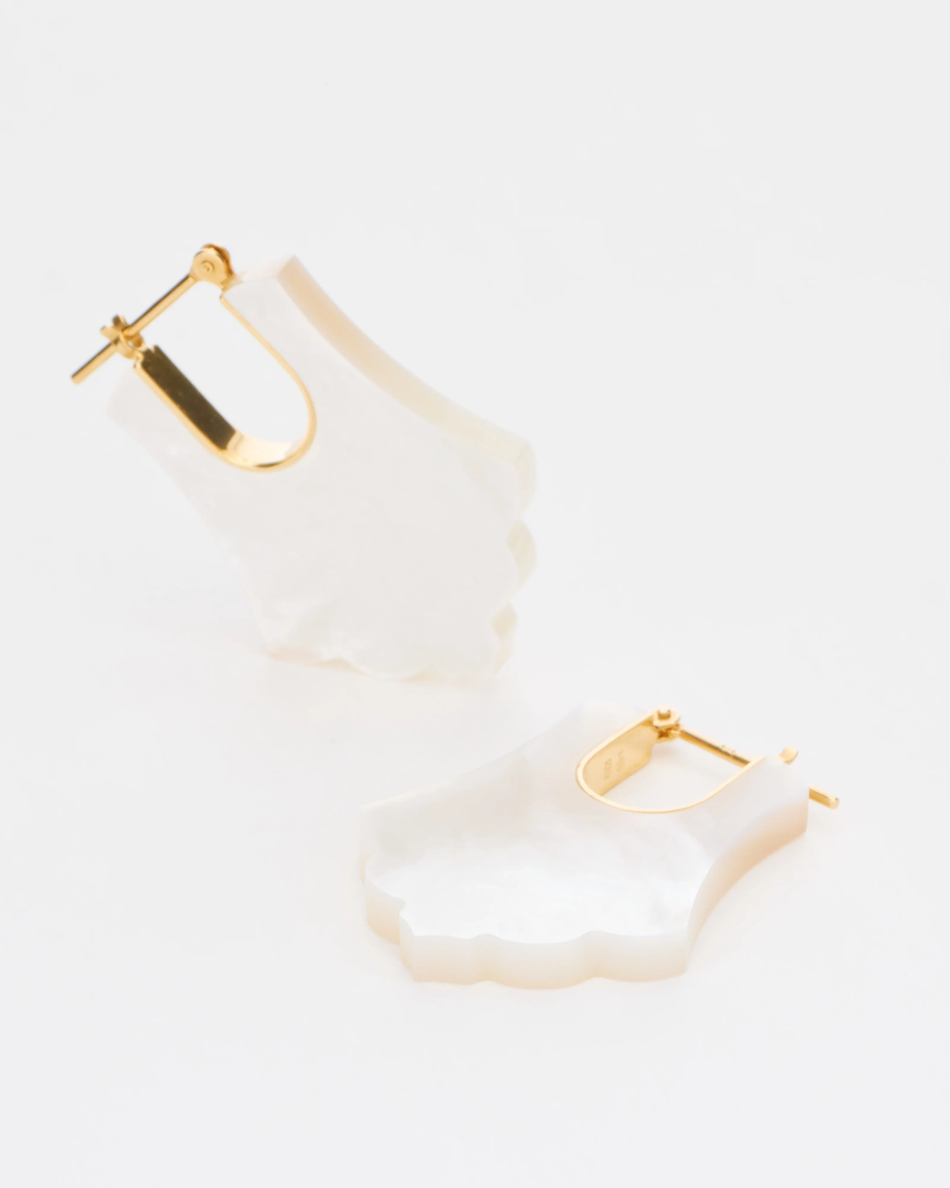 mother of pearl acanthus crest earrings - Image 3