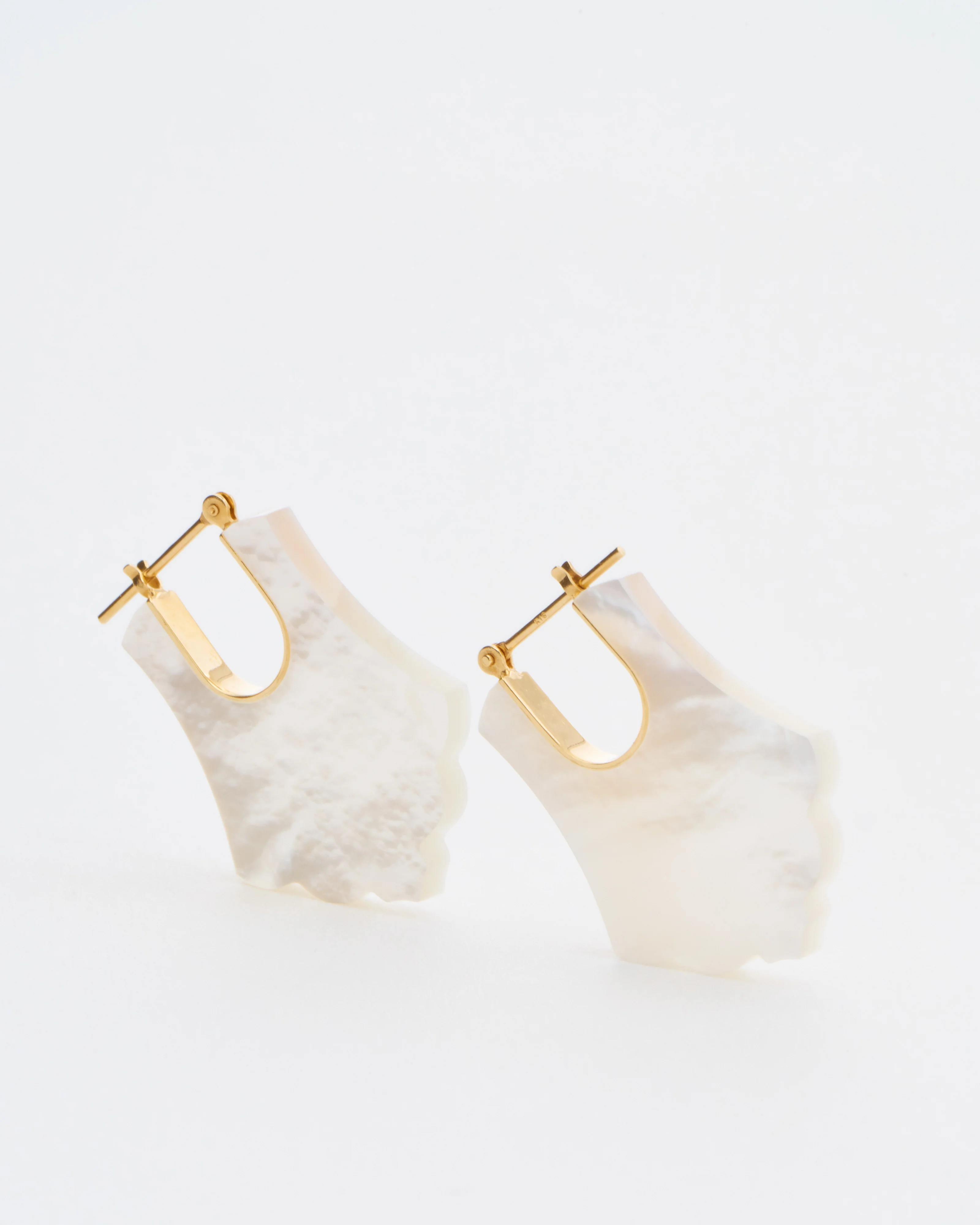mother of pearl acanthus crest earrings - Image 4