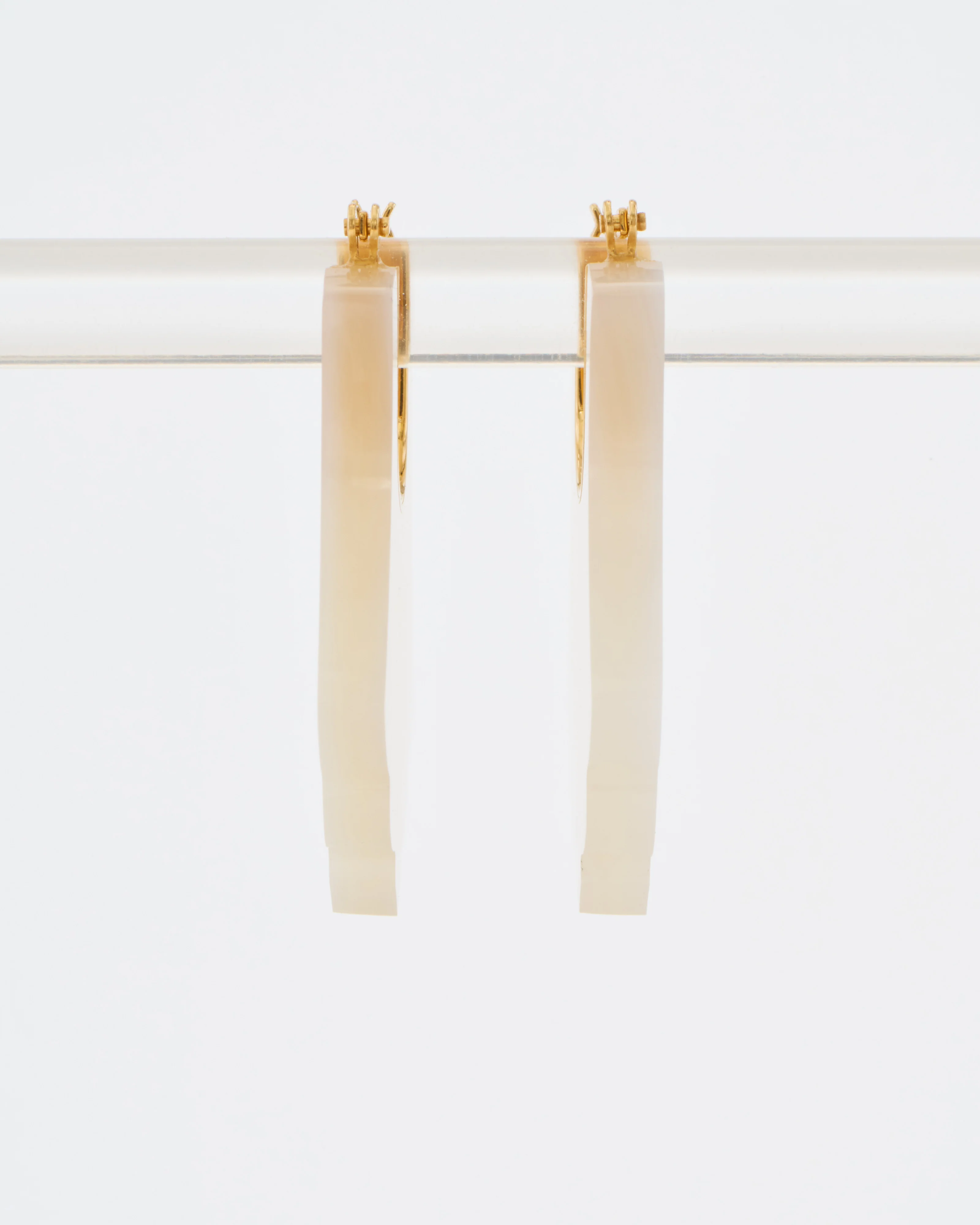 mother of pearl acanthus crest earrings - Image 7