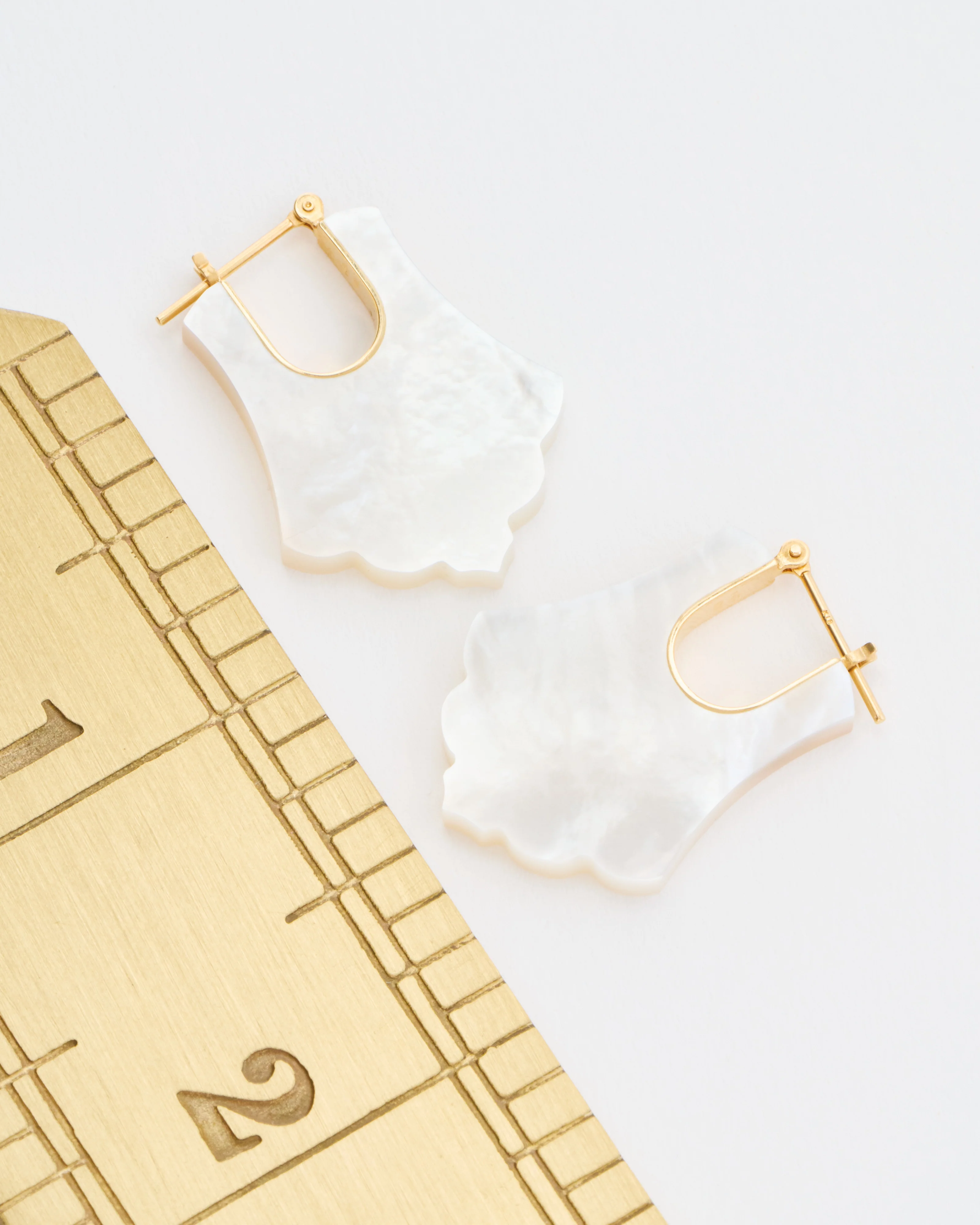 mother of pearl acanthus crest earrings - Image 8