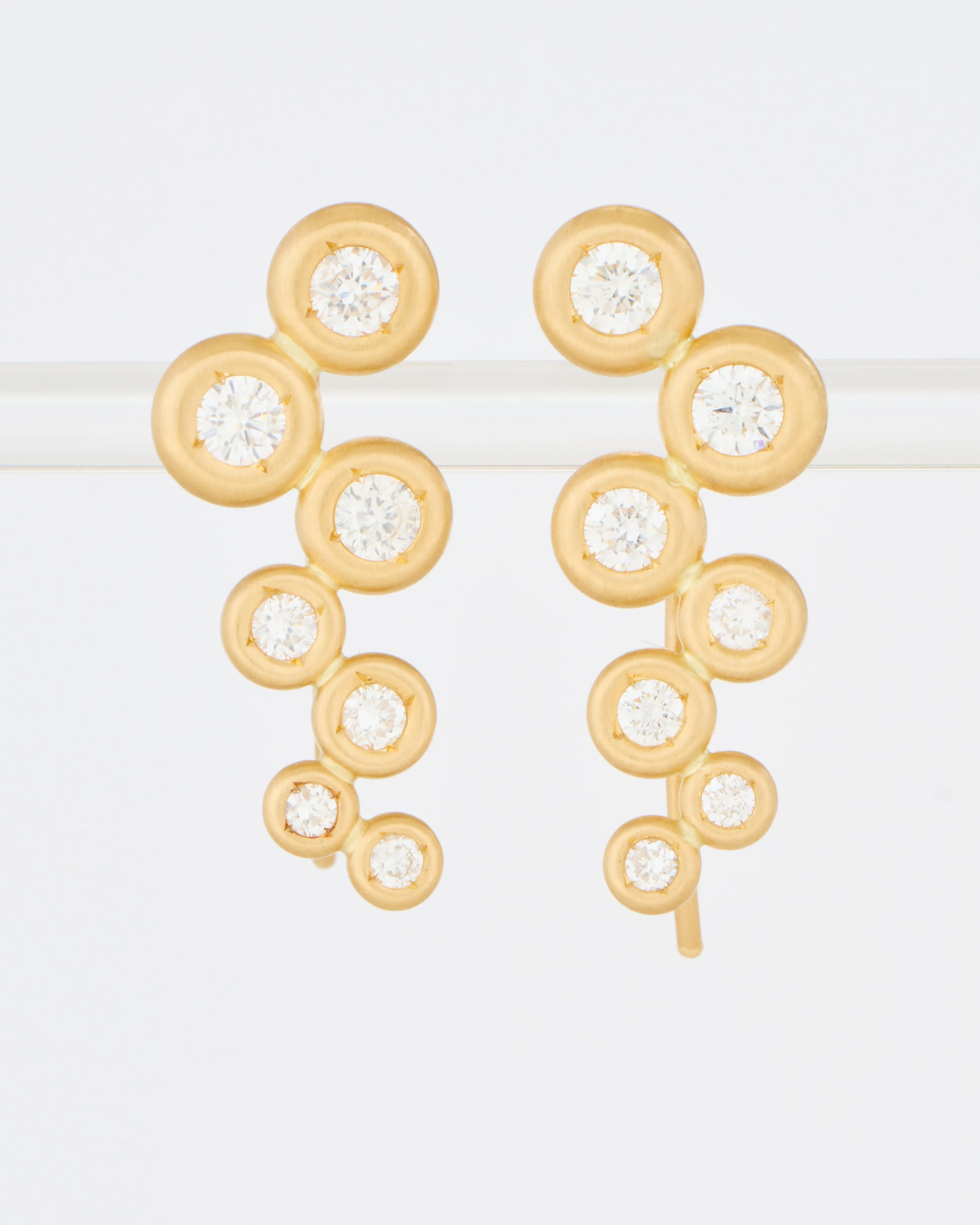 puff gradation diamond earrings
