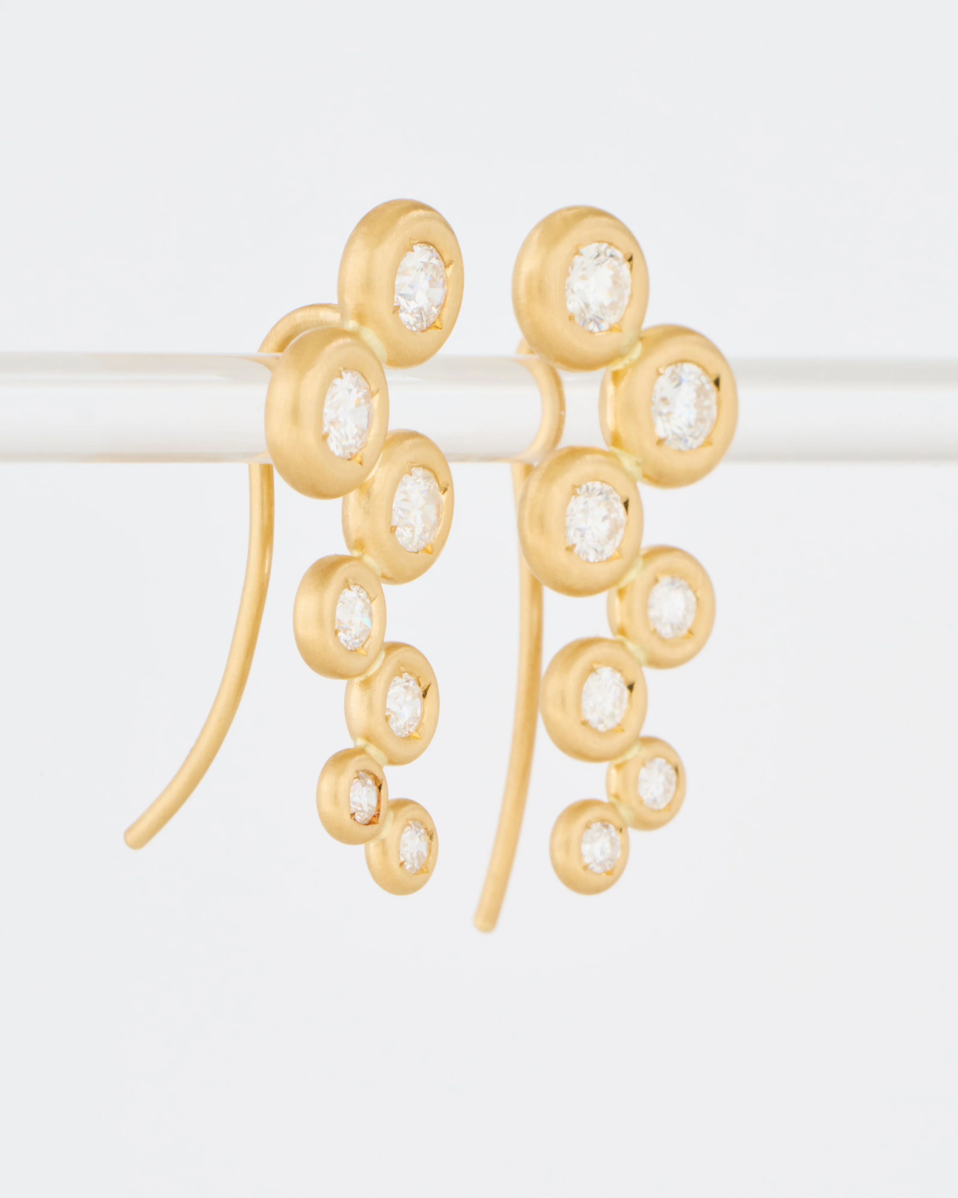 puff gradation diamond earrings - Image 3