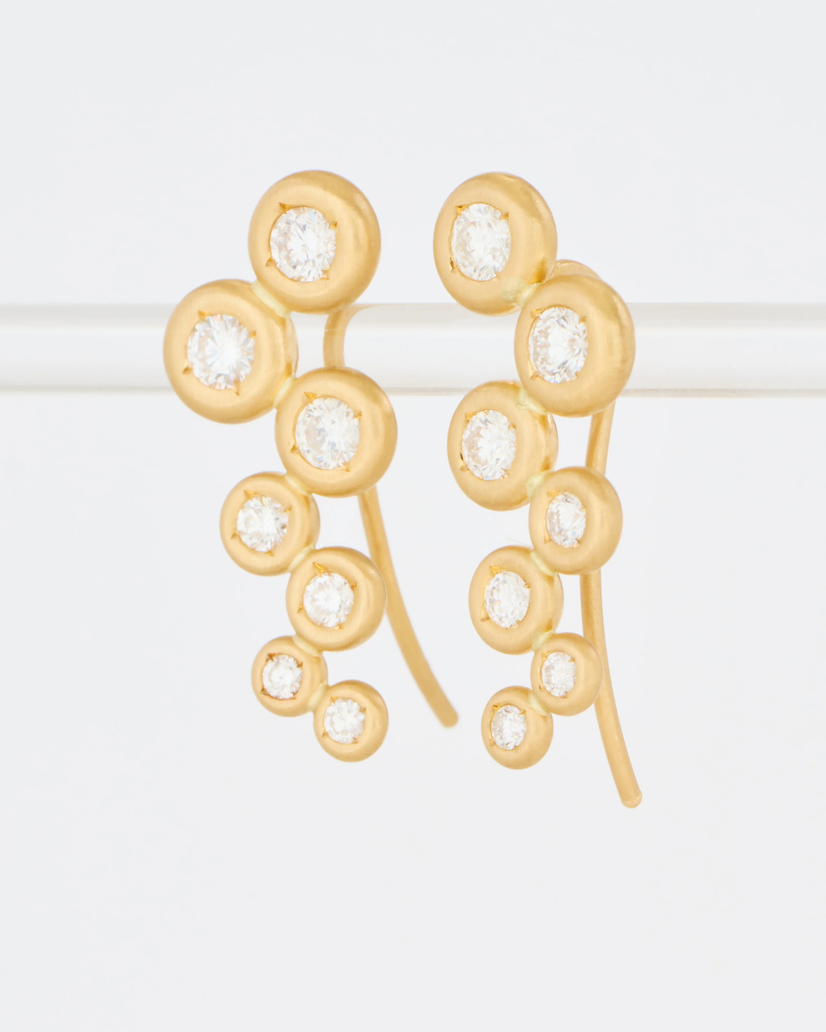 puff gradation diamond earrings - Image 4