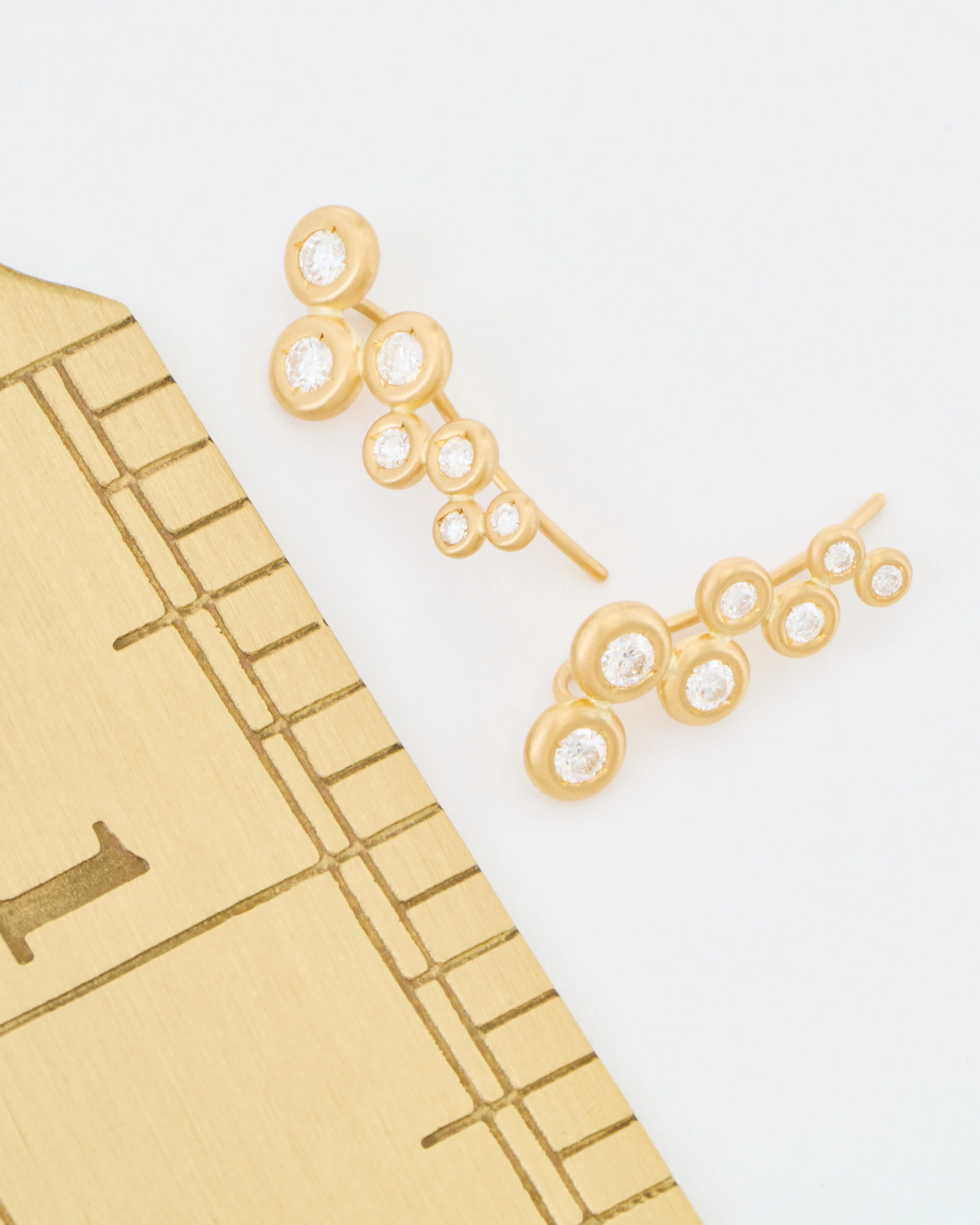 puff gradation diamond earrings - Image 8