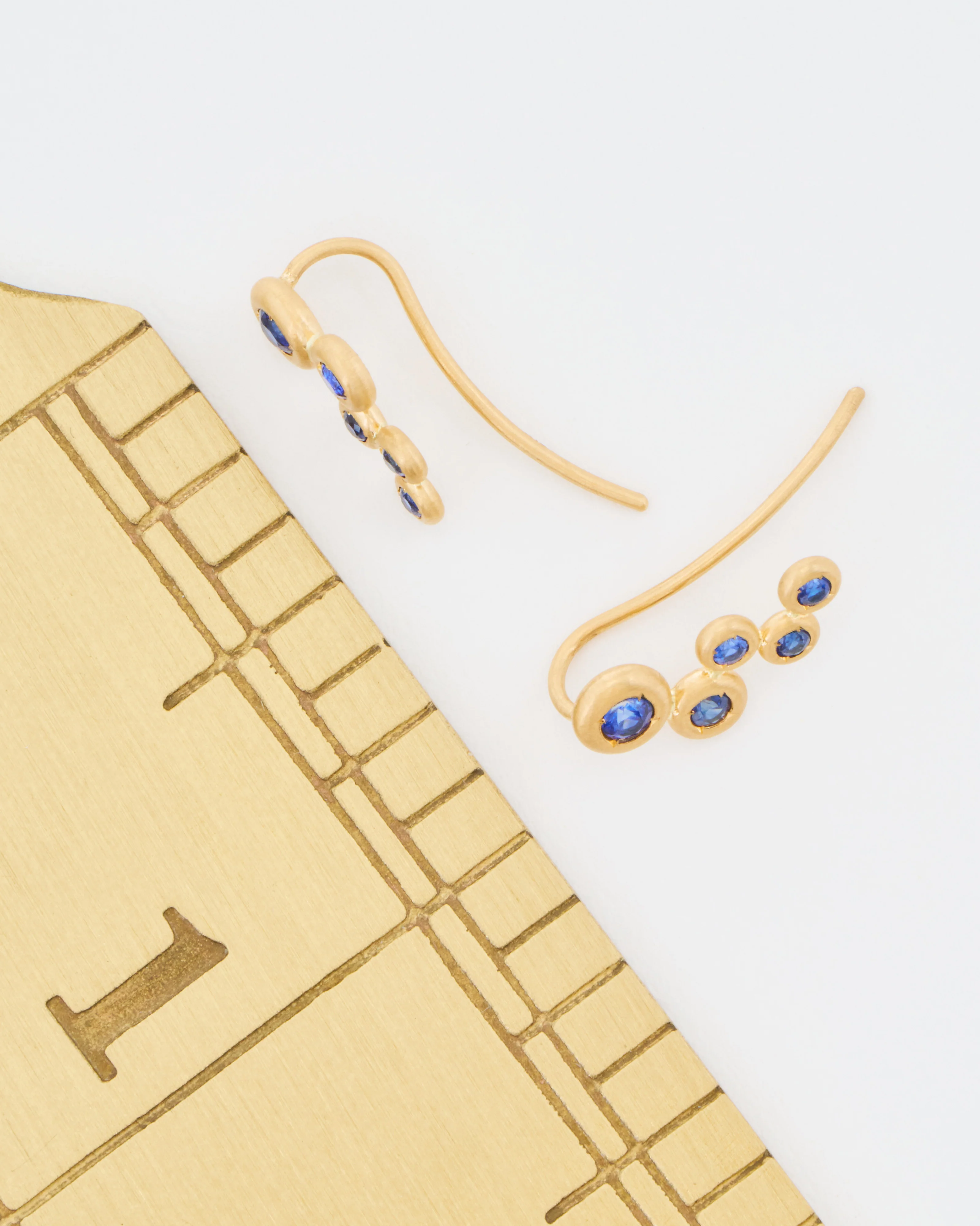 small puff gradation sapphire earrings - Image 8