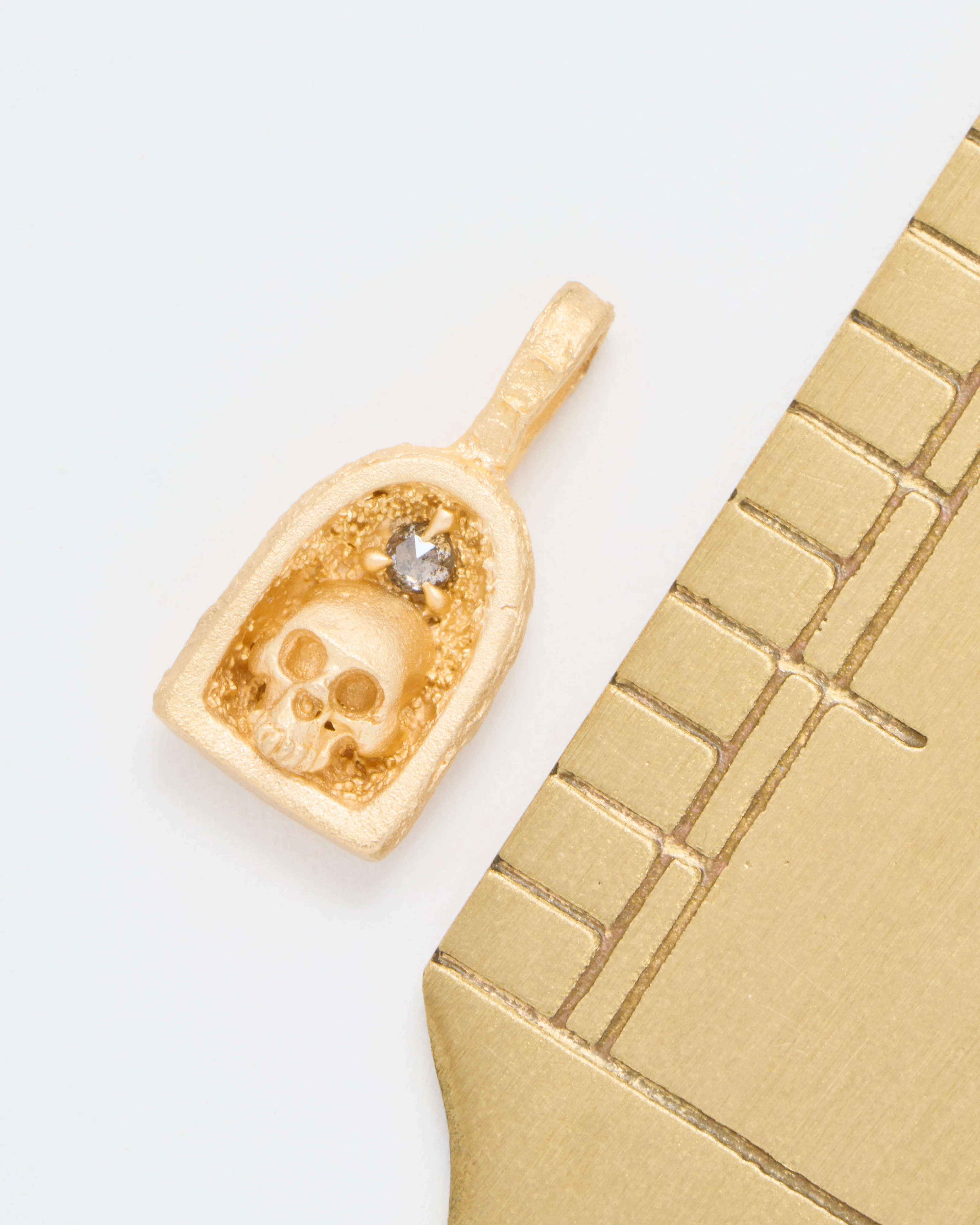 skull shrine pendant - Image 8