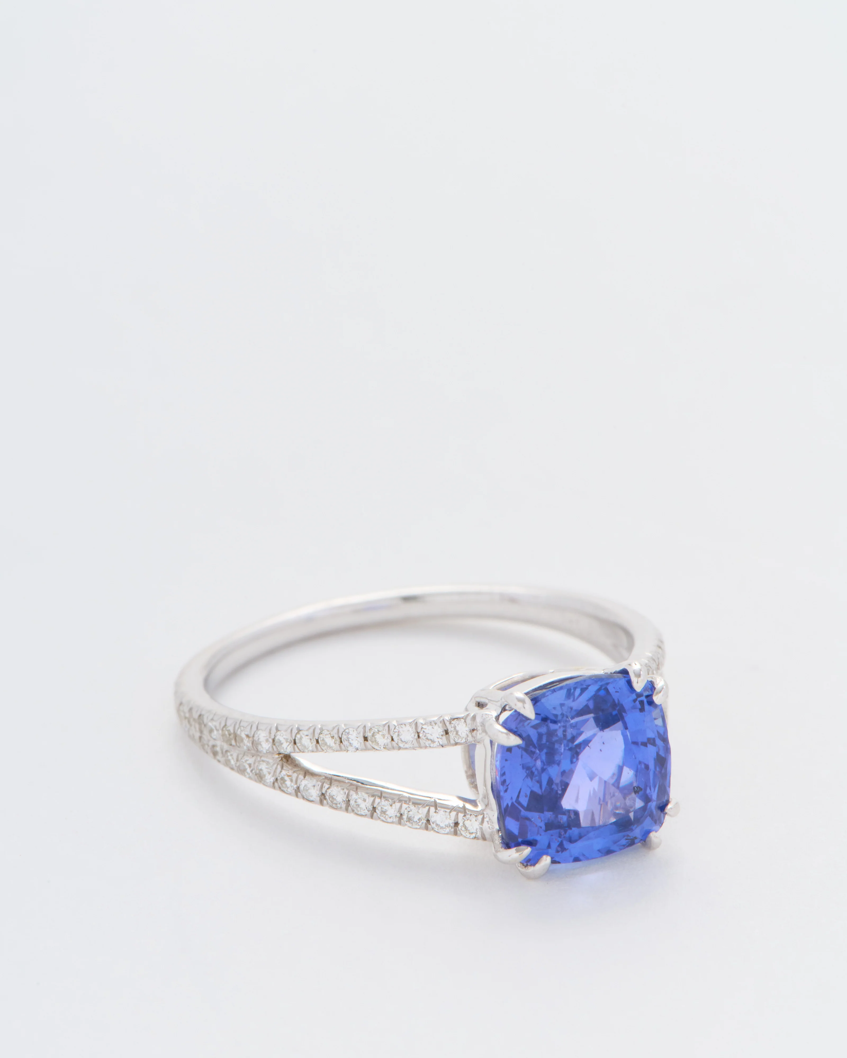 cushion cut sapphire split shank solitaire - Image 2
