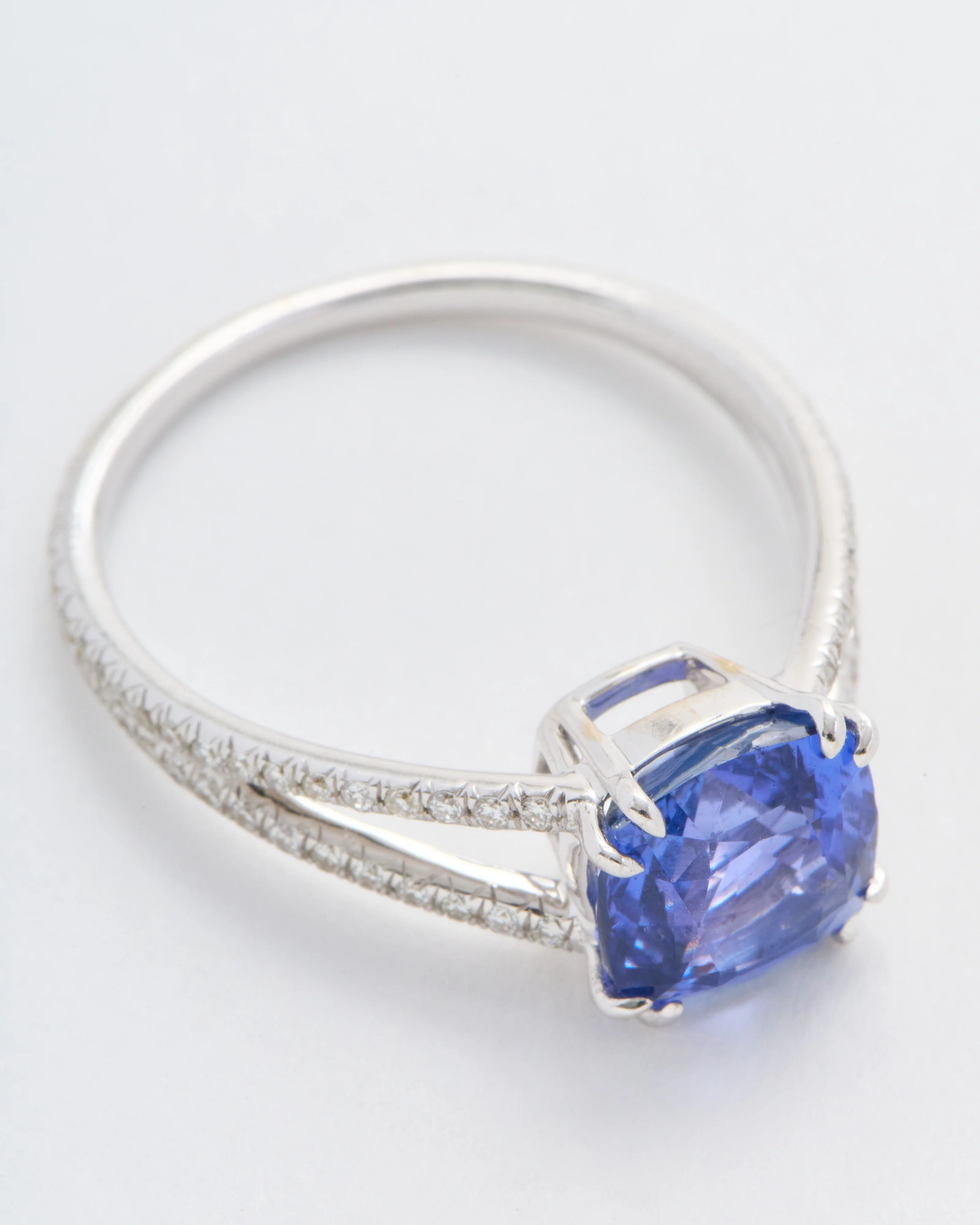 cushion cut sapphire split shank solitaire - Image 4