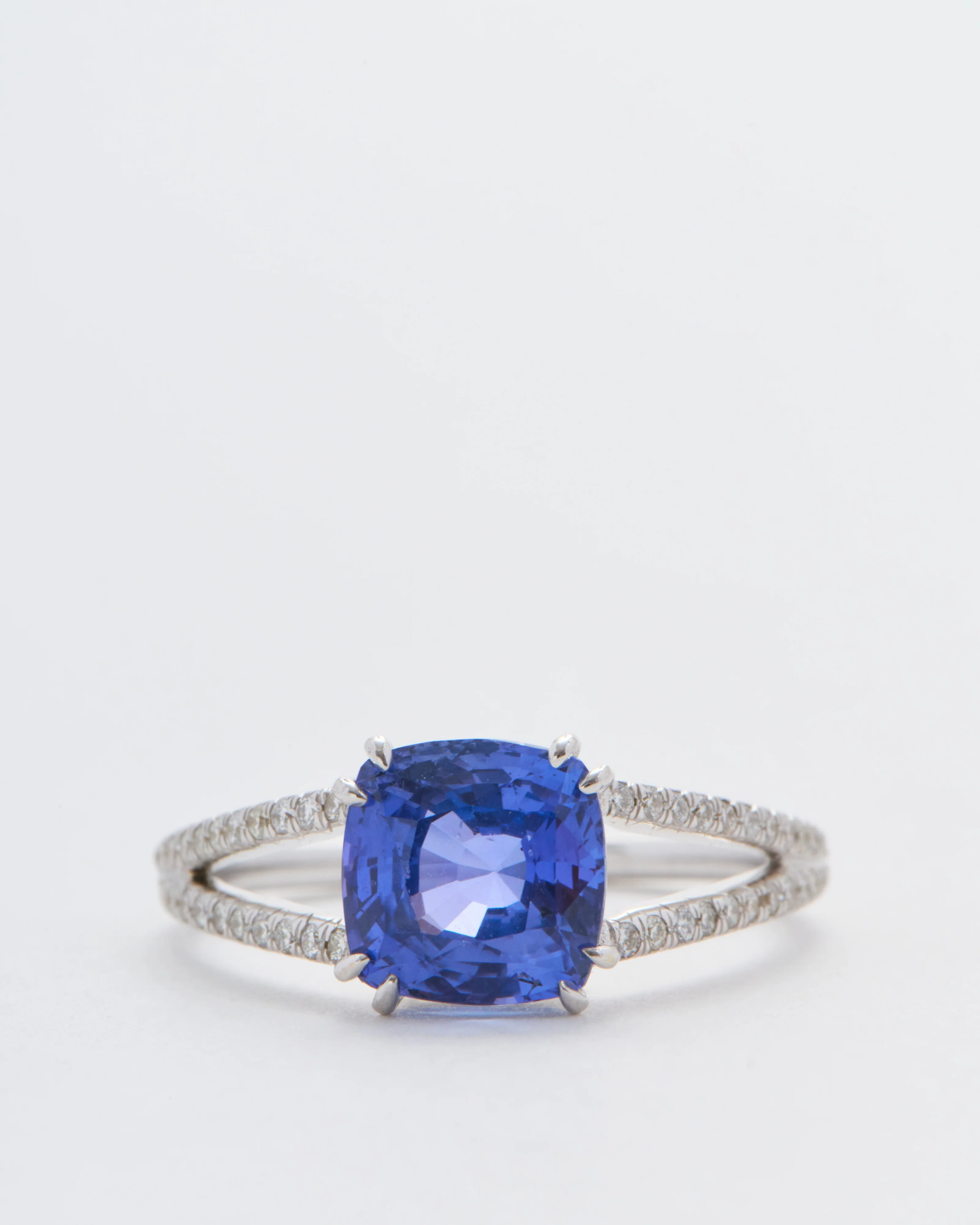 cushion cut sapphire split shank solitaire - Image 5