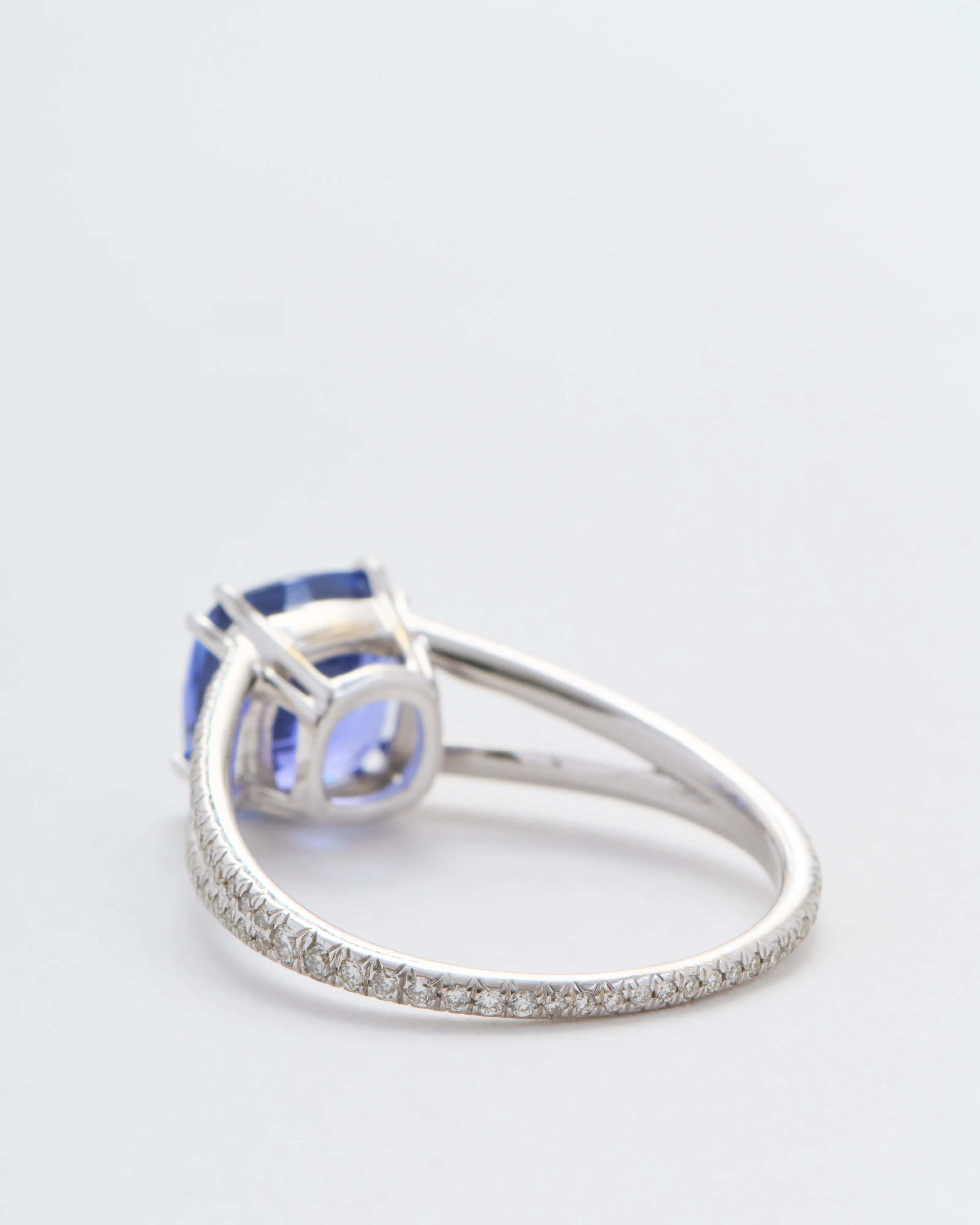 cushion cut sapphire split shank solitaire - Image 8