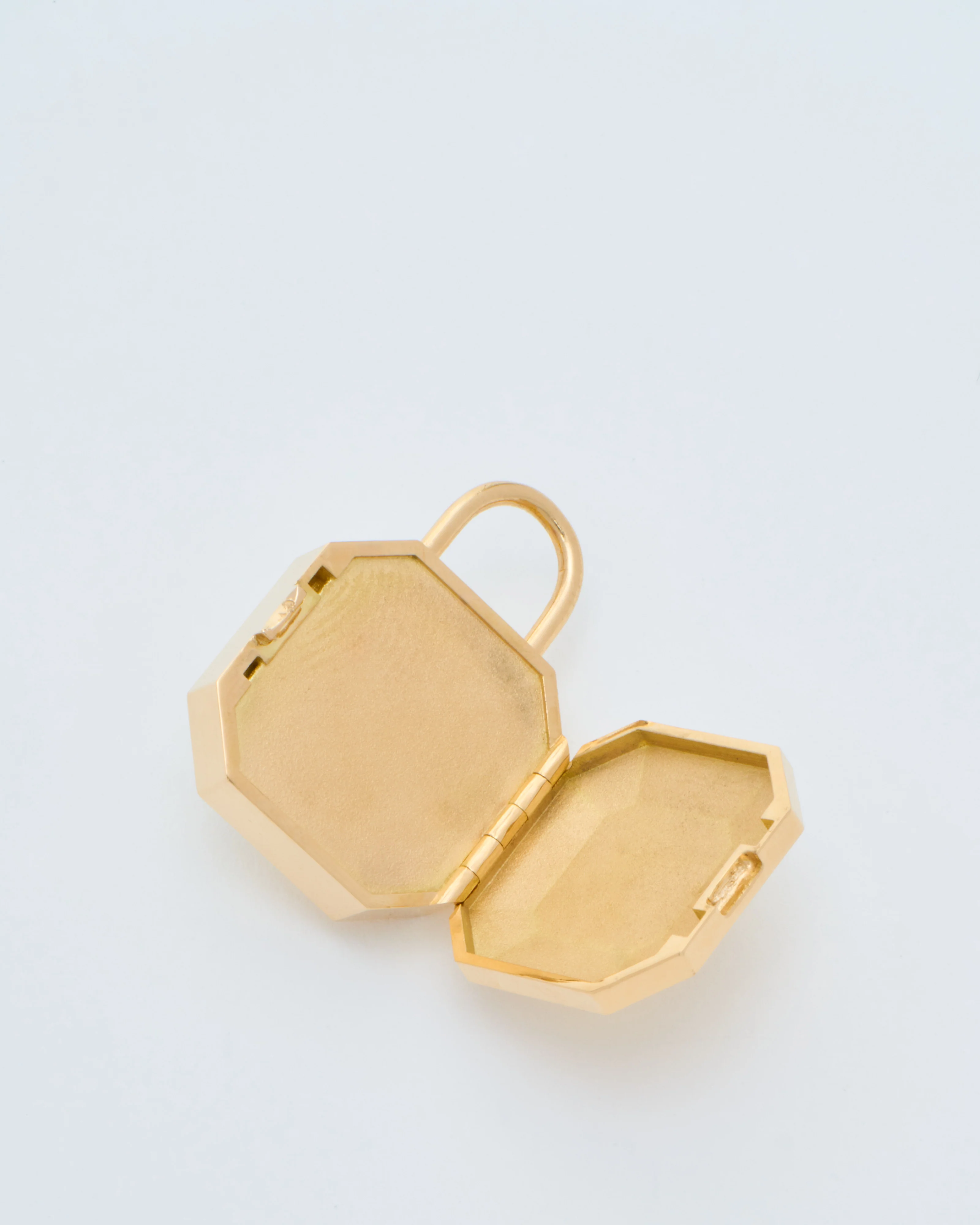 large emerald padlocket - Image 2