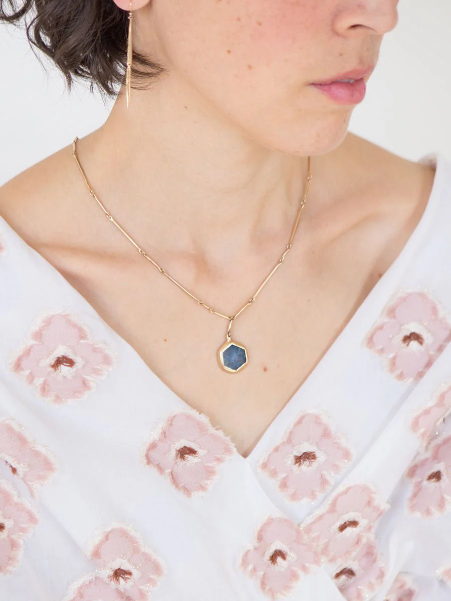 10k gold cast line sapphire pendant - Image 5