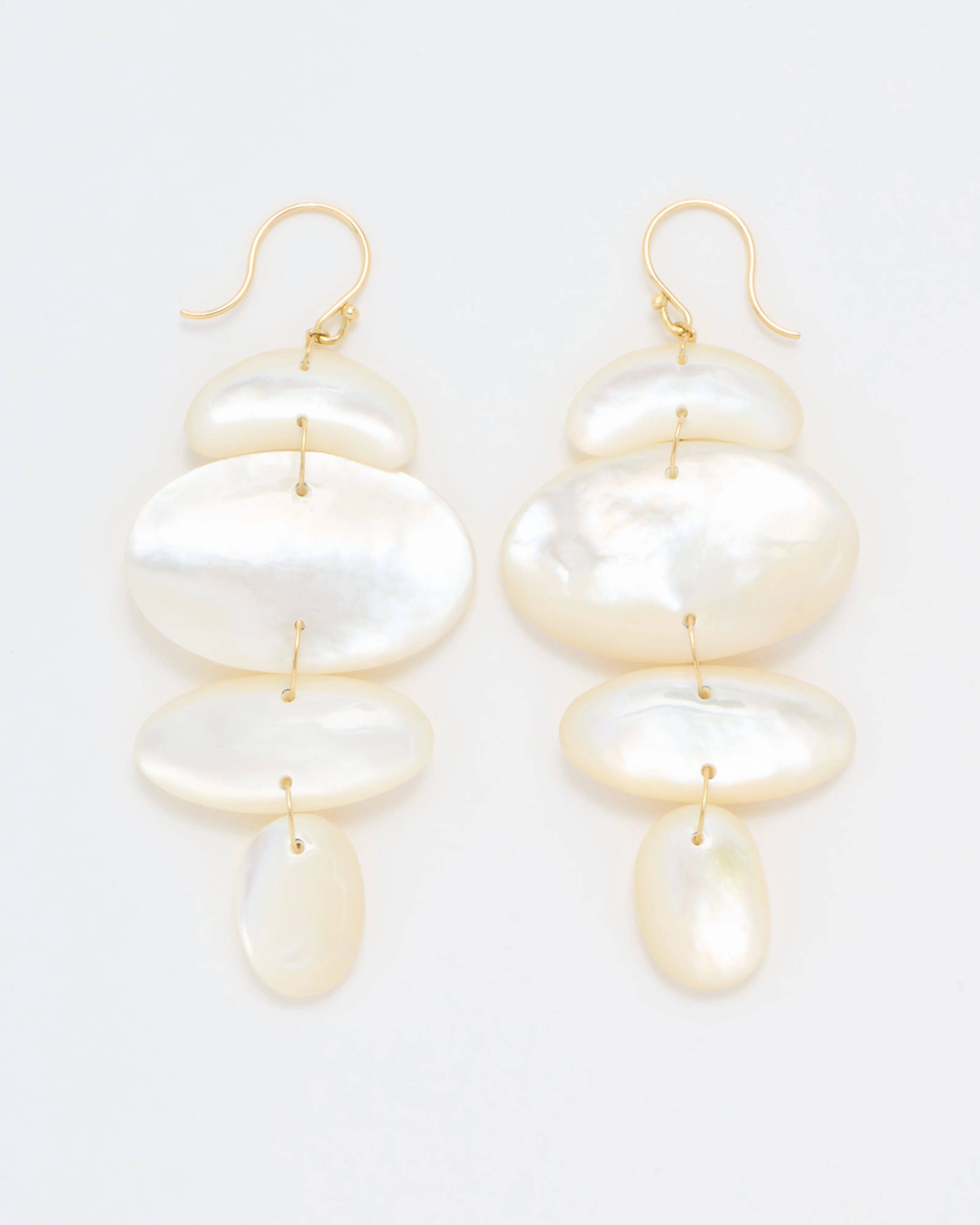 18k small oval totem mother of pearl earrings - Image 4