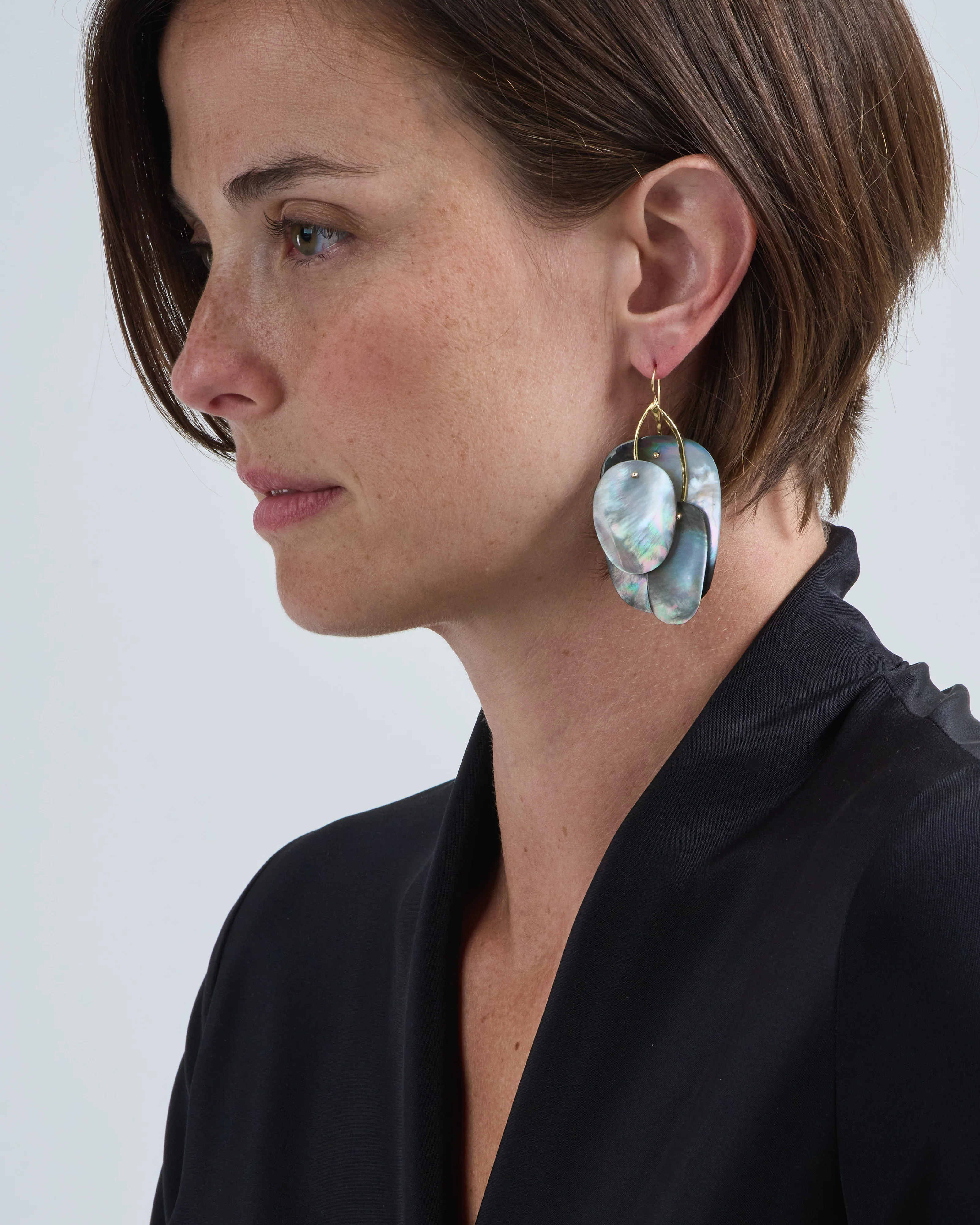 black mother of pearl mobile earrings - Image 2