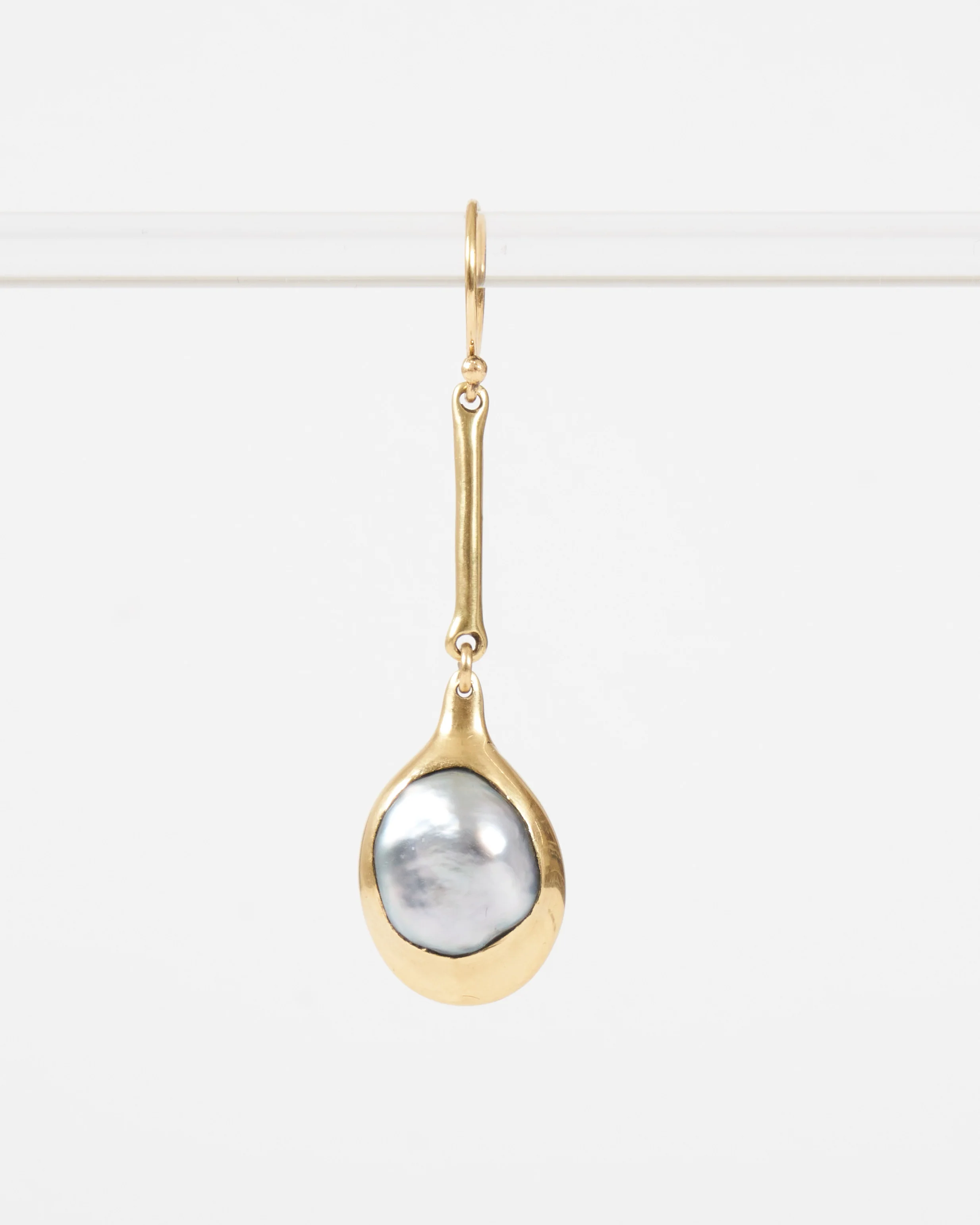 extra long cast line pearl pendant earrings - gold/pearl - Image 4