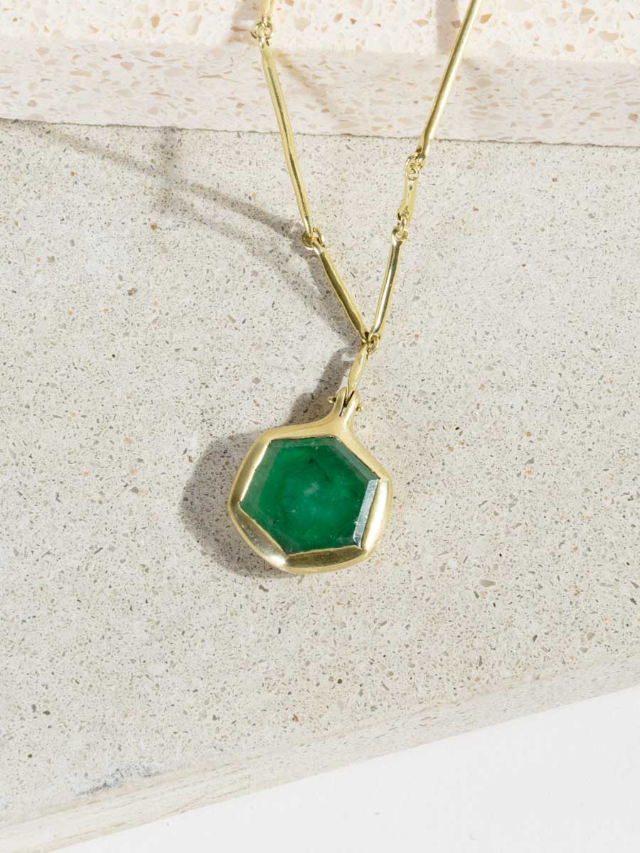 gold cast line necklace with emerald pendant - Image 2