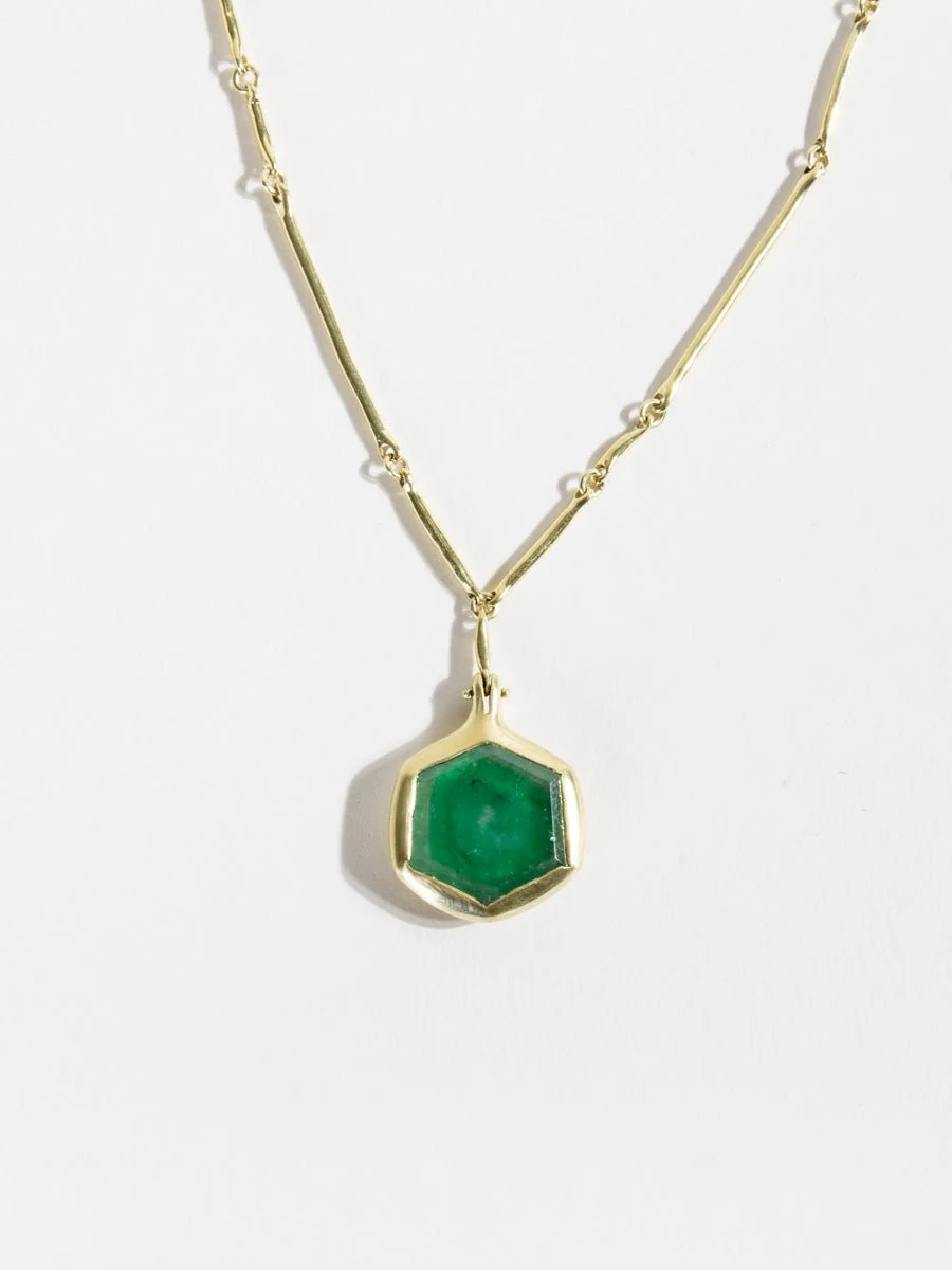 gold cast line necklace with emerald pendant - Image 3