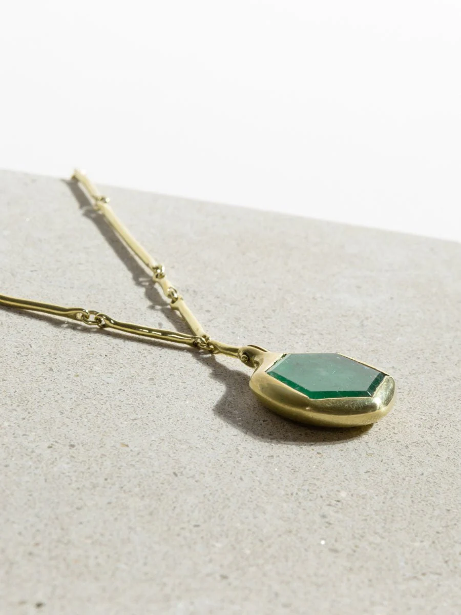 gold cast line necklace with emerald pendant - Image 4
