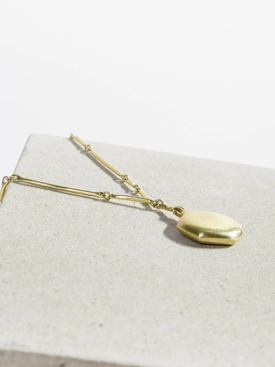 gold cast line necklace with emerald pendant - Image 5