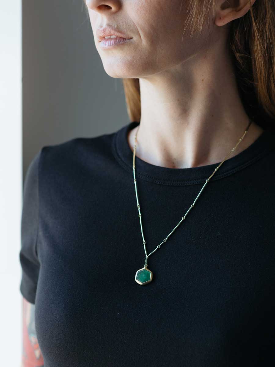 gold cast line necklace with emerald pendant - Image 6