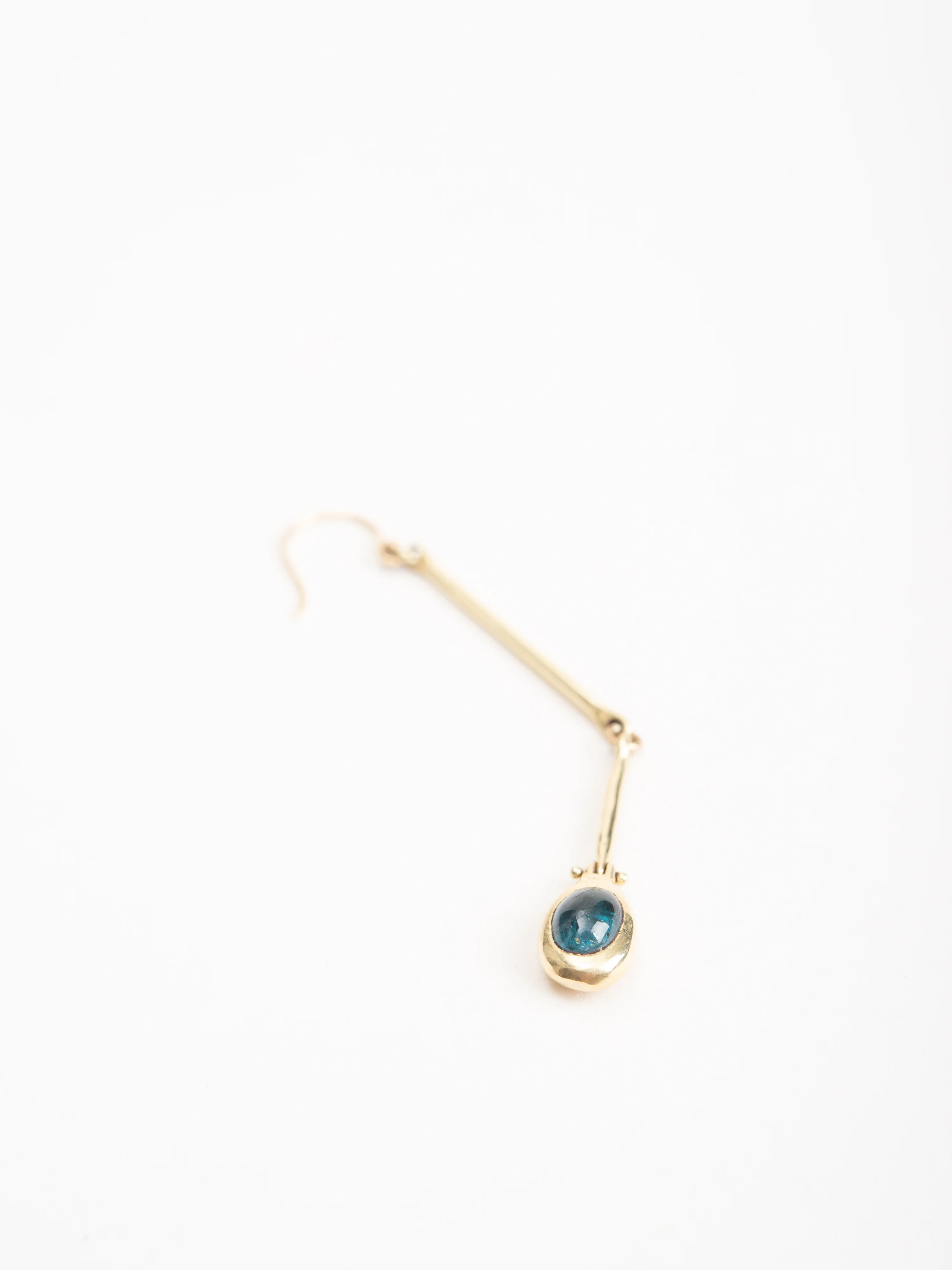 long cast line blue tourmaline earring - Image 4