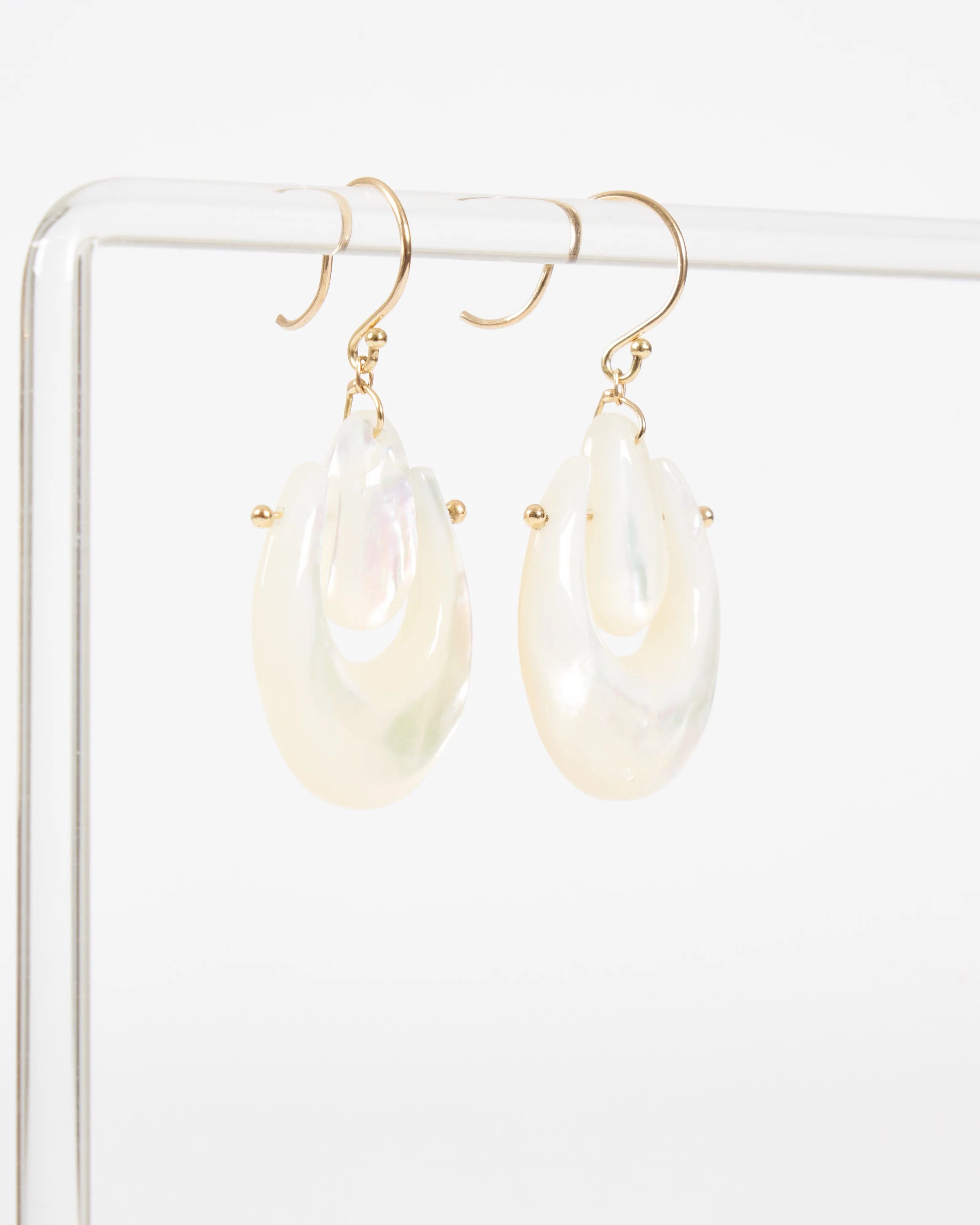 small mother of pearl o'keefe earrings - Image 2