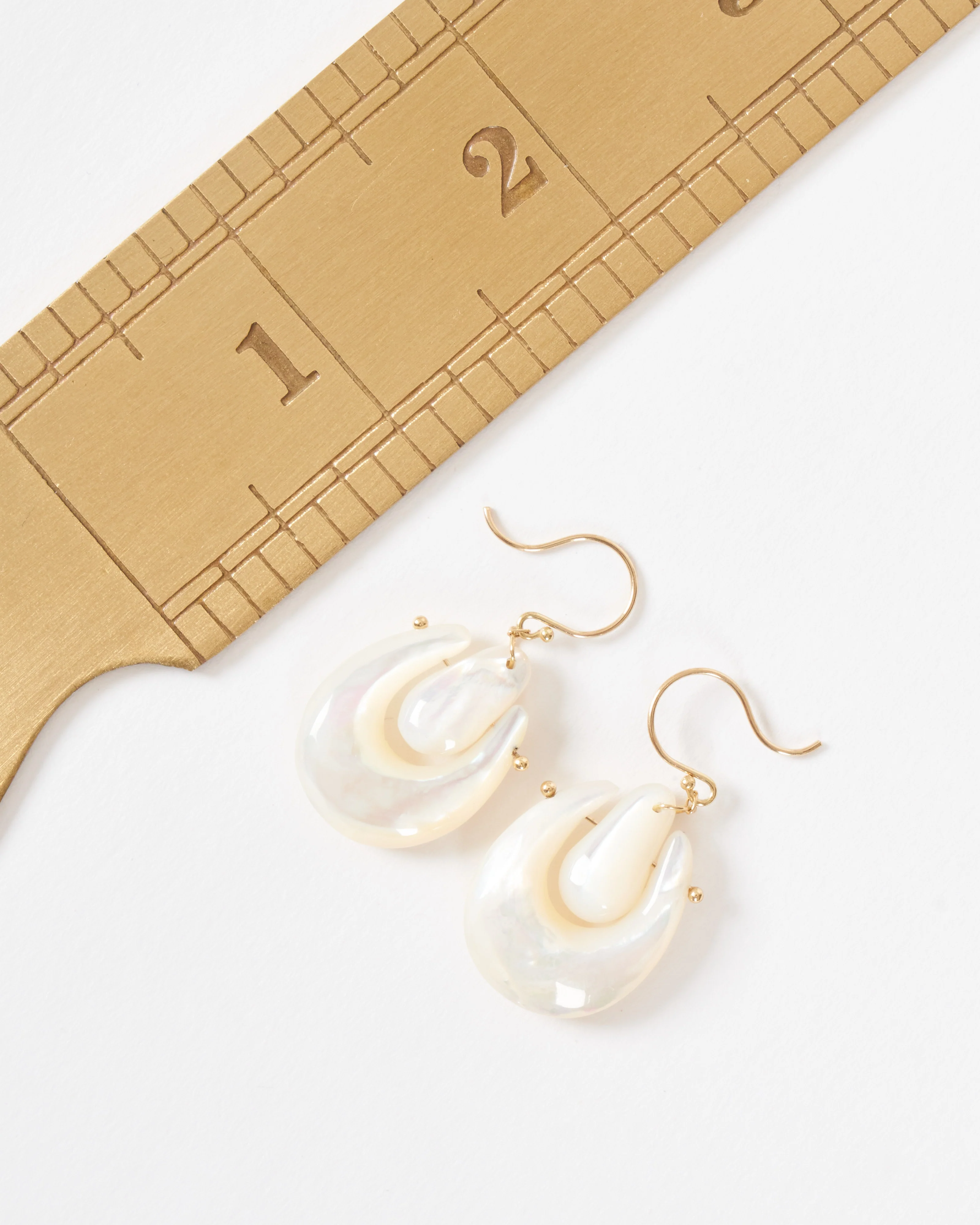 small mother of pearl o'keefe earrings - Image 5