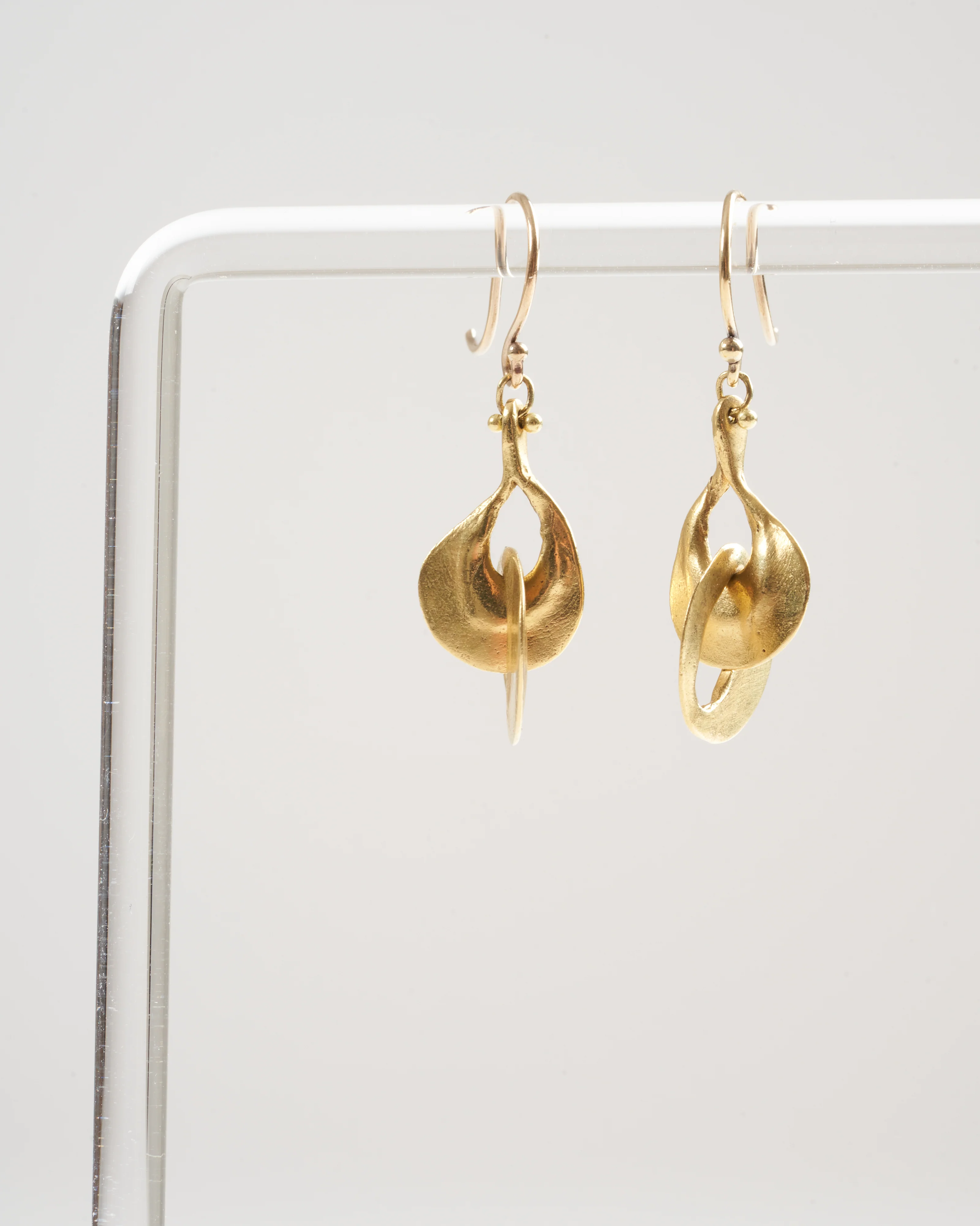 small peacock link earring - gold
