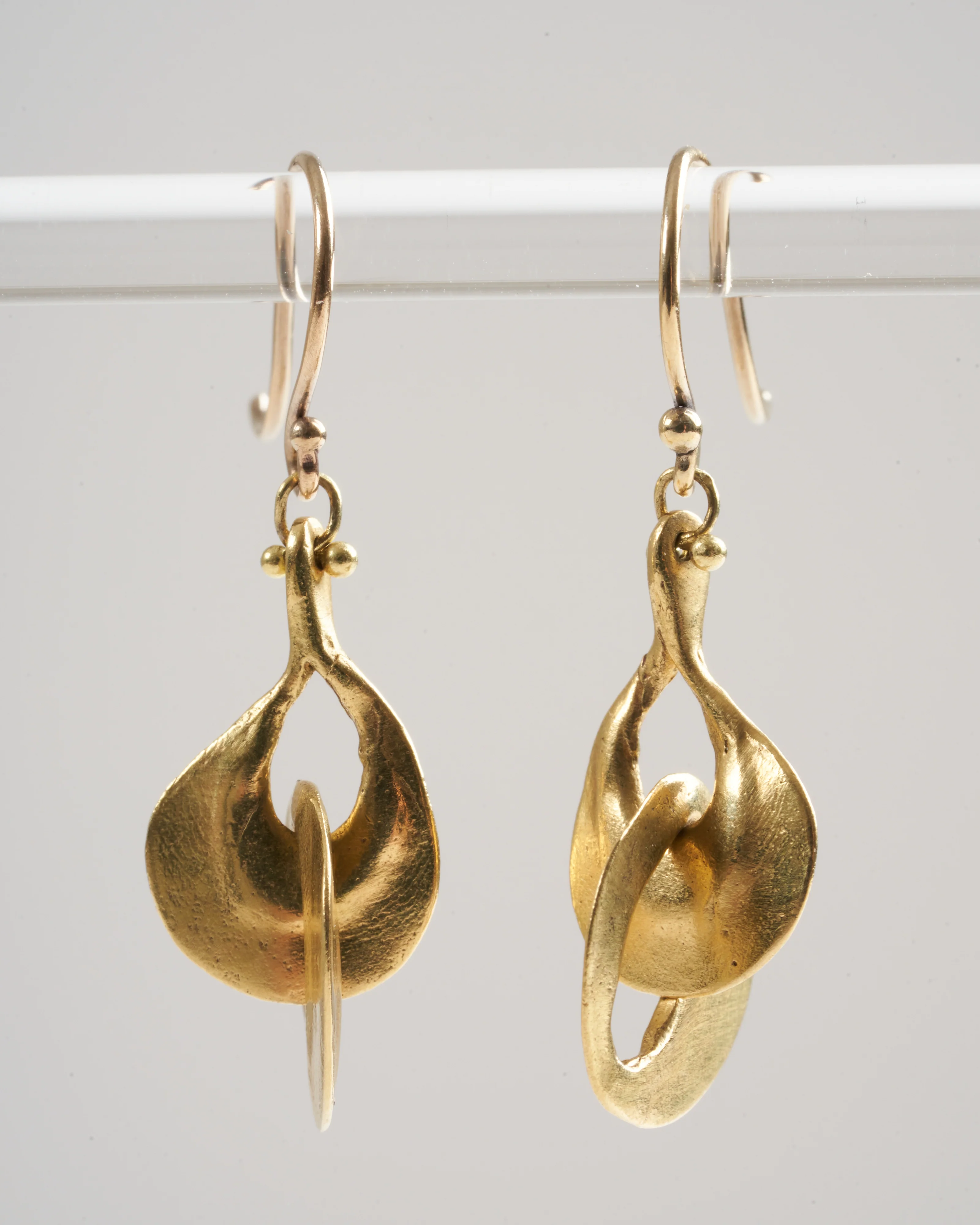 small peacock link earring - gold - Image 2