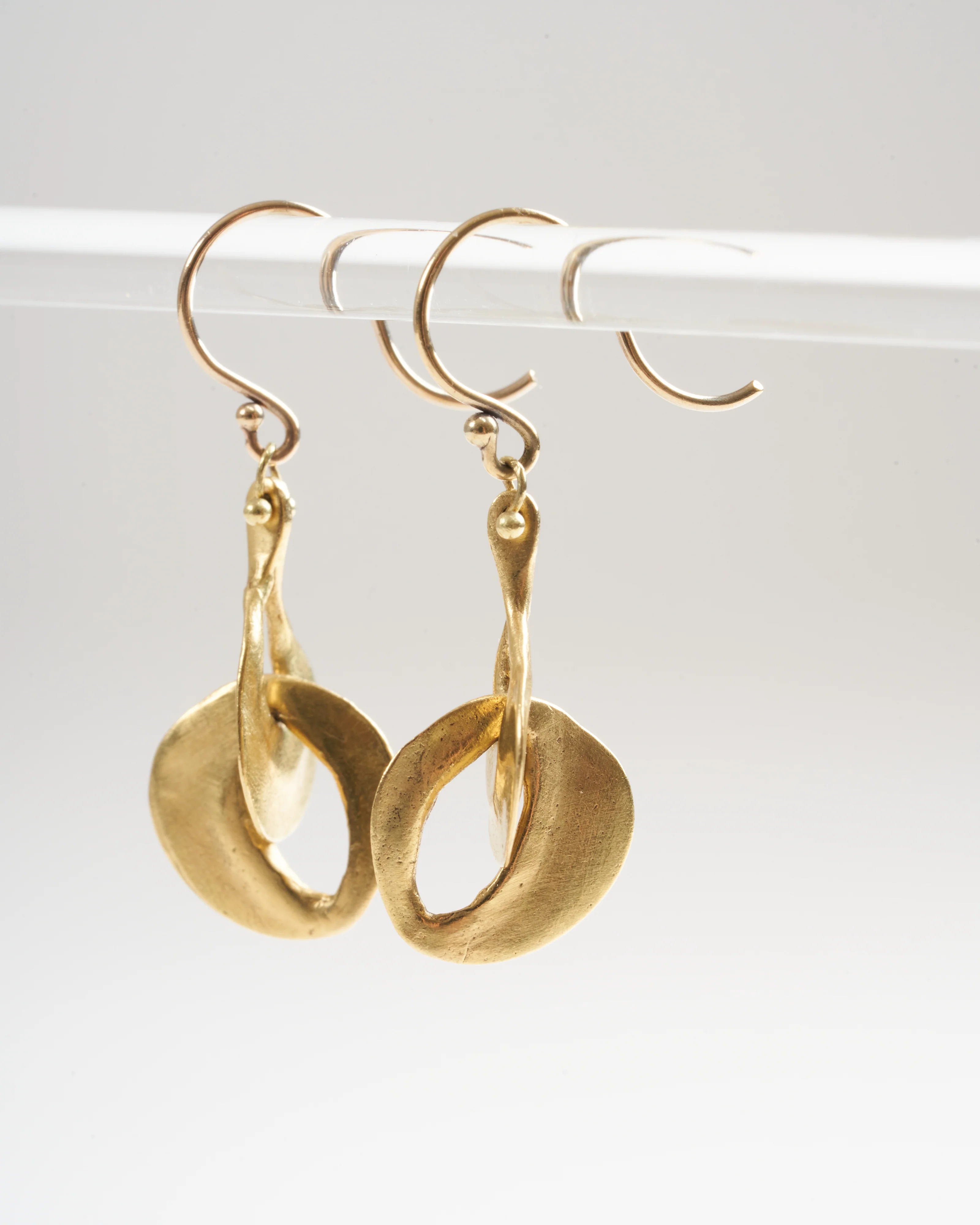 small peacock link earring - gold - Image 4