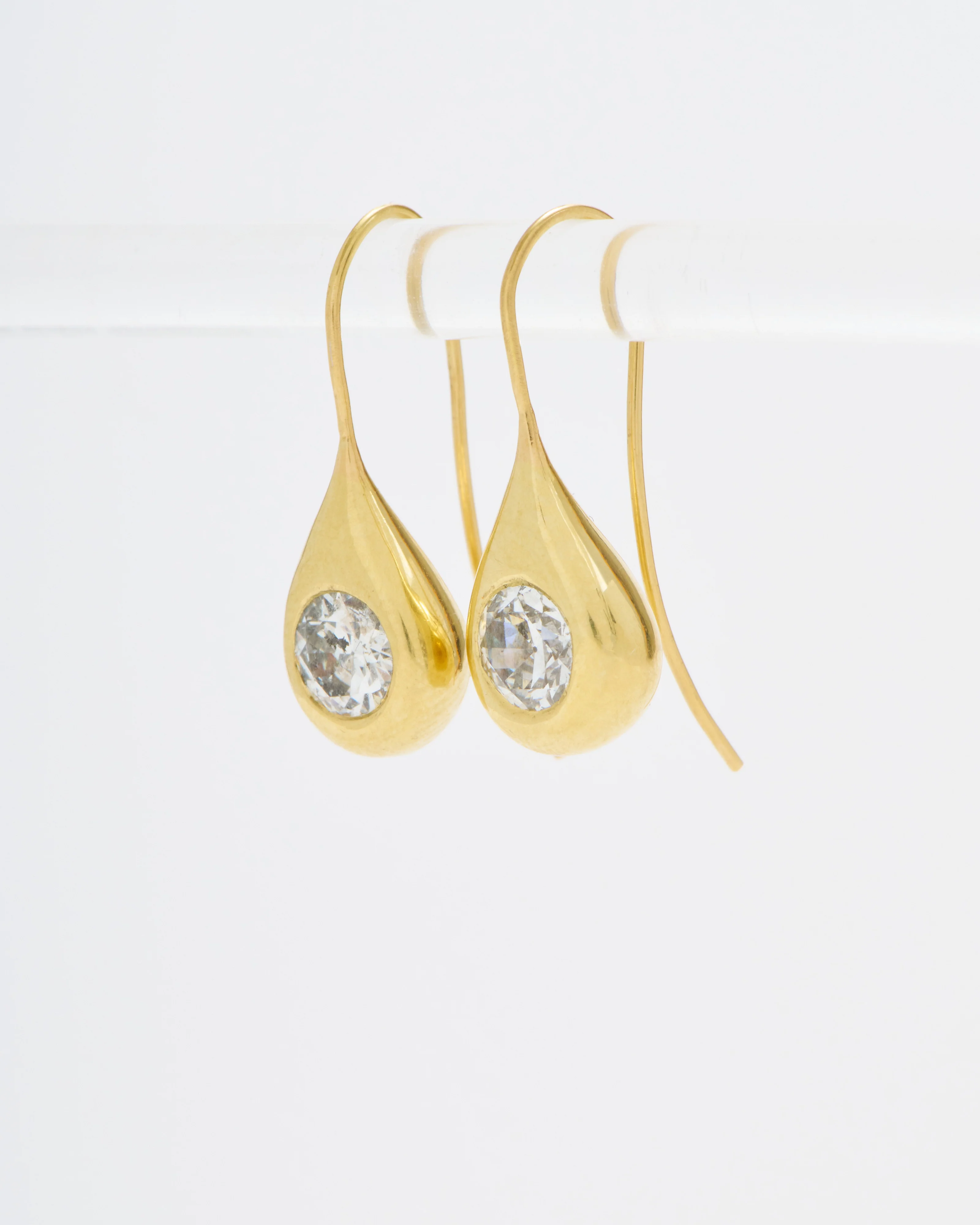 teardrop solitaire diamond earrings - Image 4