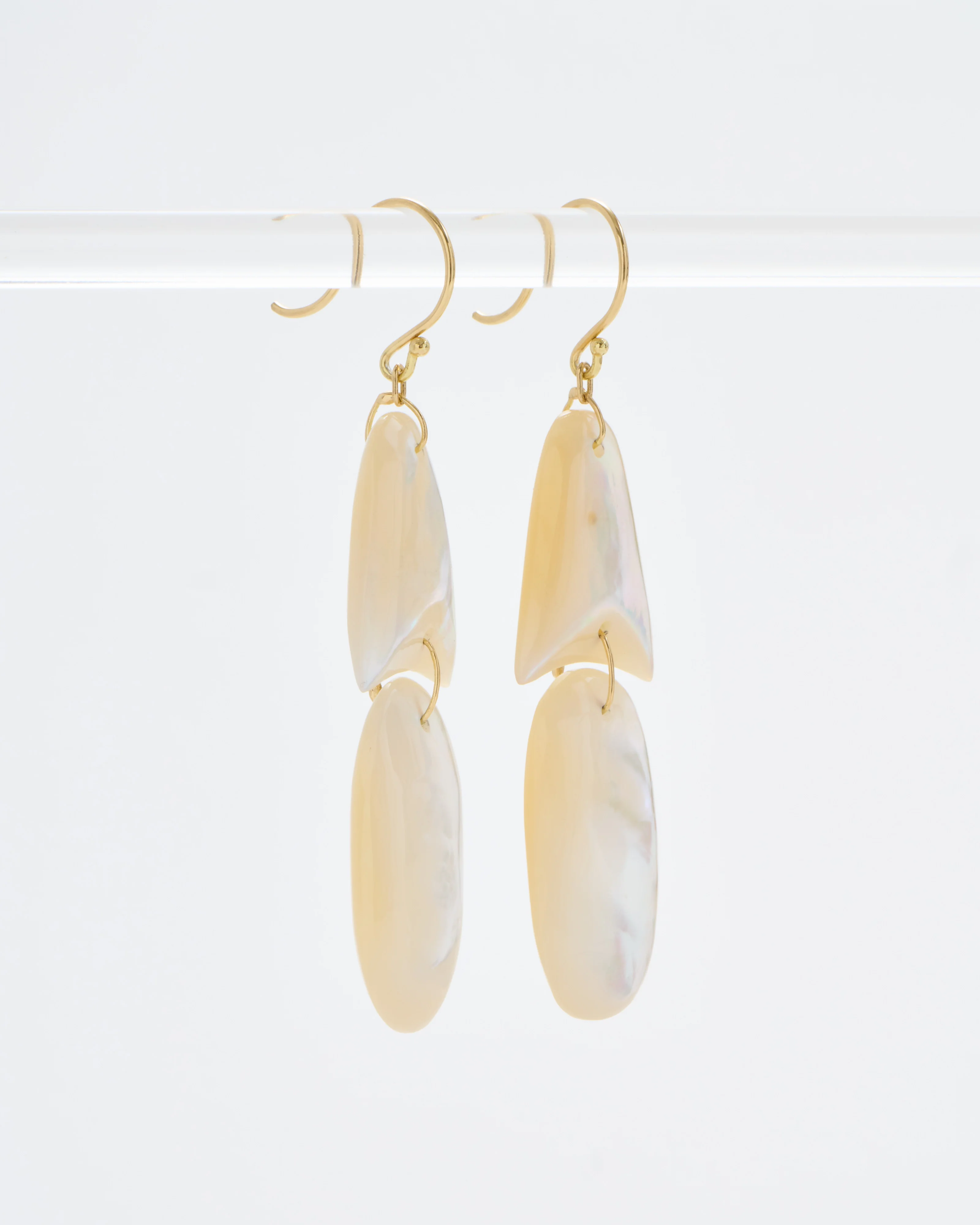 tiny mother of pearl arrowhead earrings - Image 2
