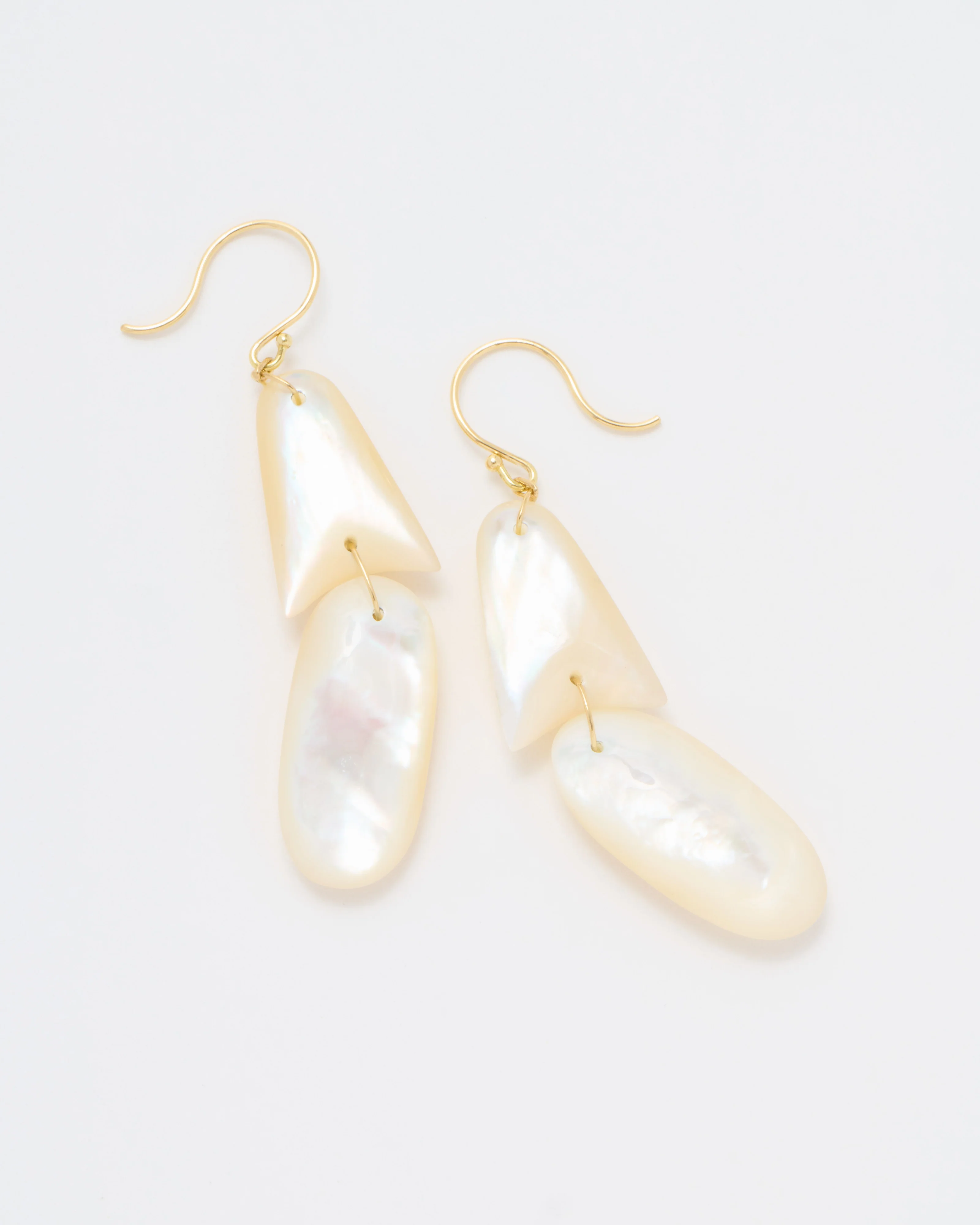 tiny mother of pearl arrowhead earrings - Image 4