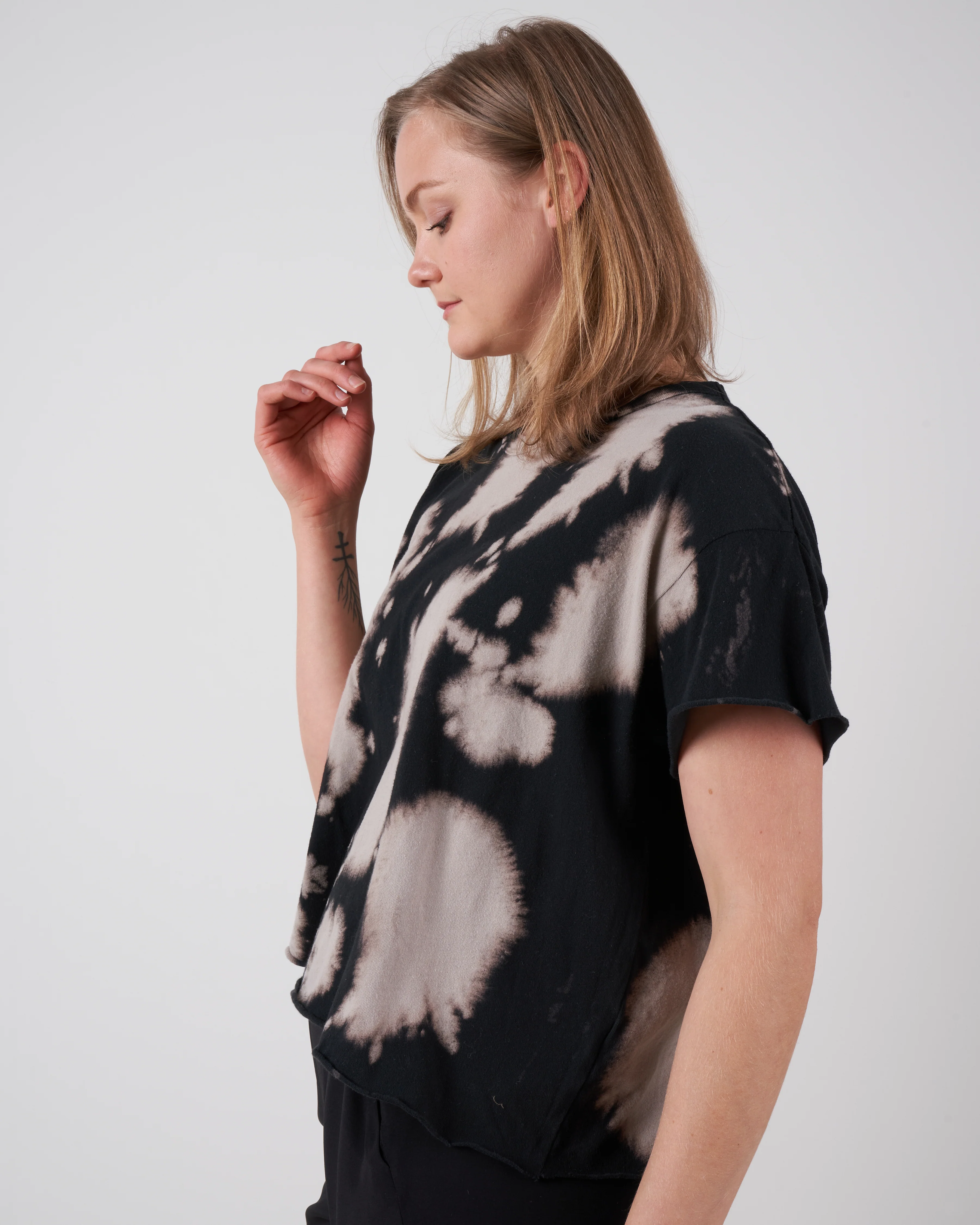 the crop tee - black cloud wash - Image 2