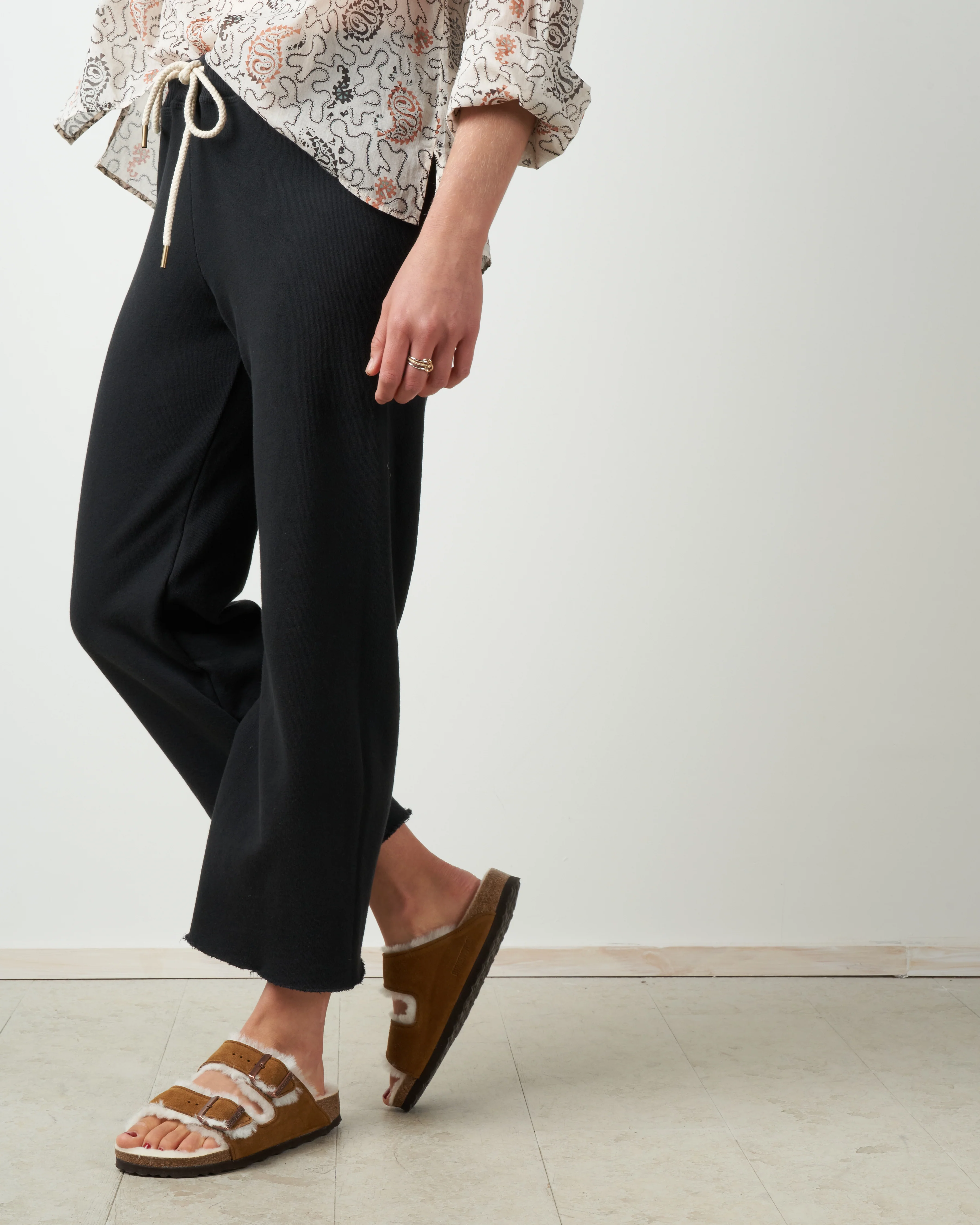 the wide leg cropped sweatpant - almost black - Image 2