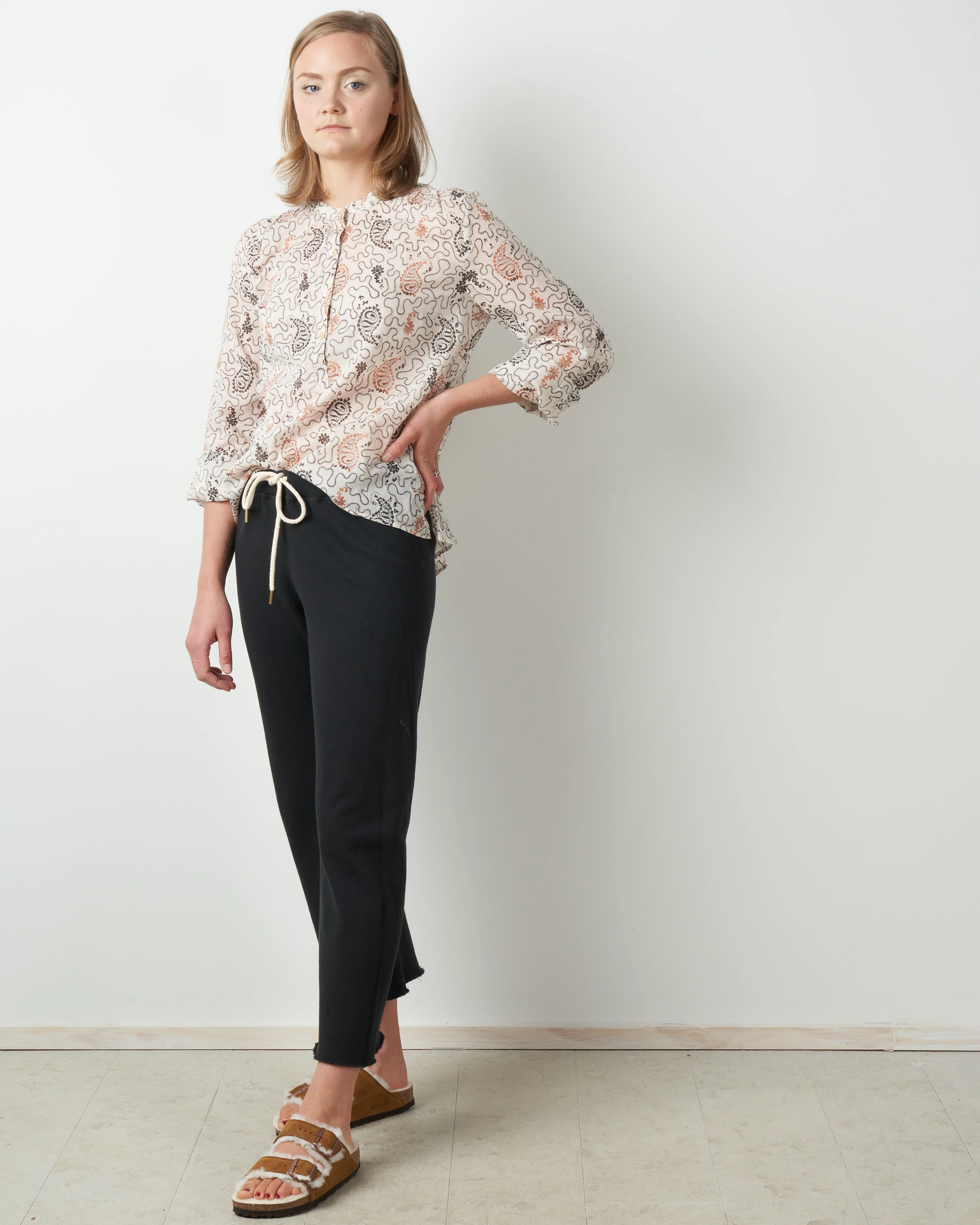 the wide leg cropped sweatpant - almost black - Image 4