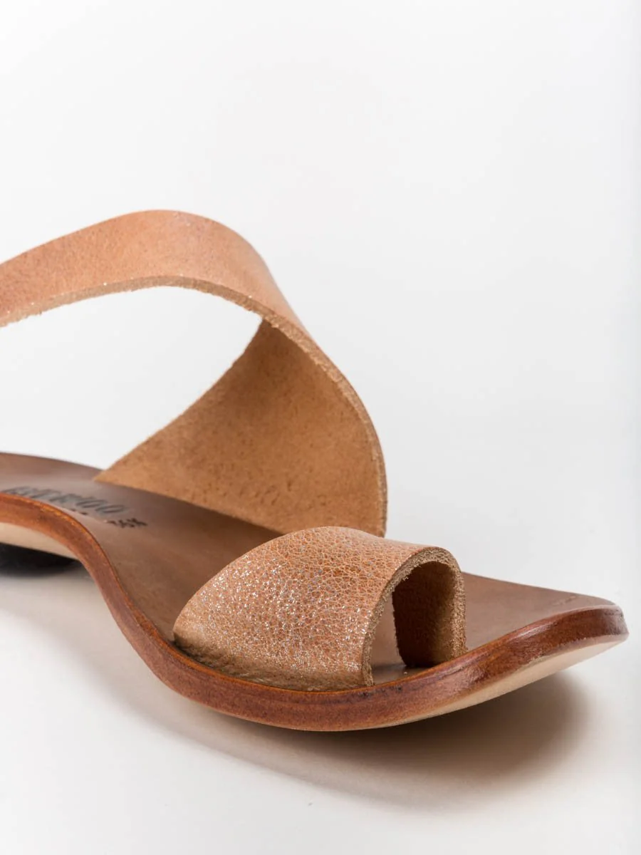 thong sandal - tan sparkle - Image 4