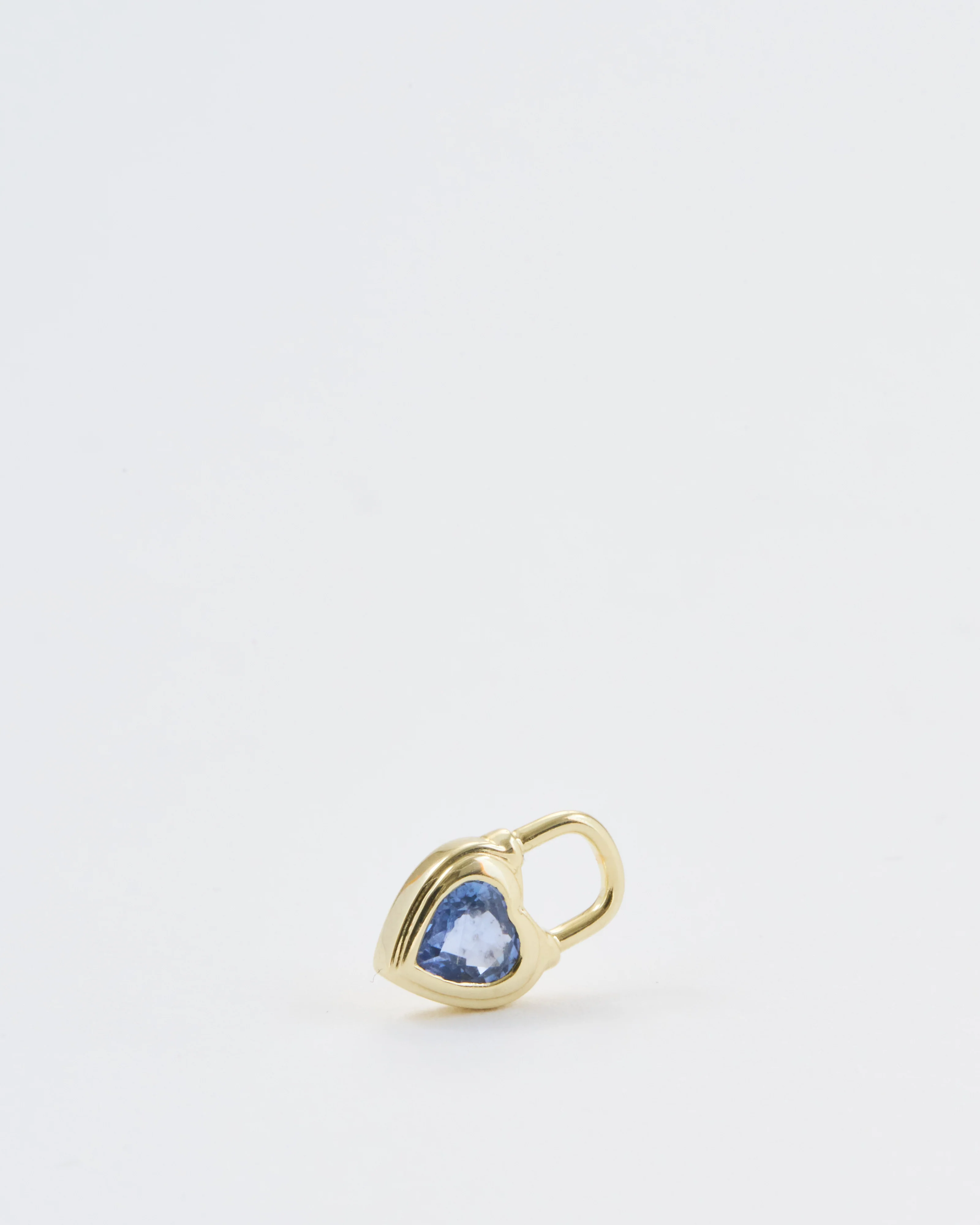 beating heart medium blue sapphire charm - Image 2