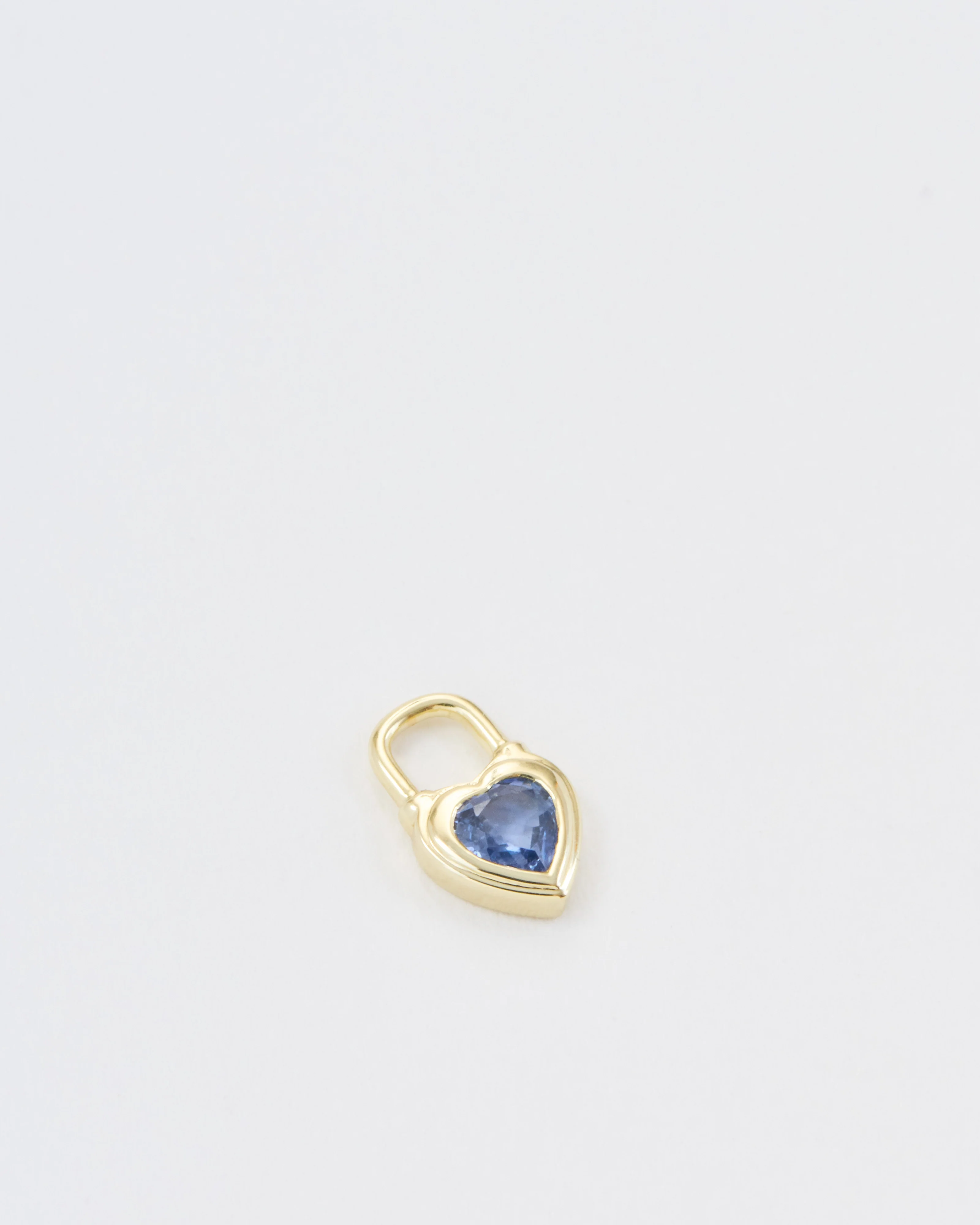 beating heart medium blue sapphire charm - Image 4