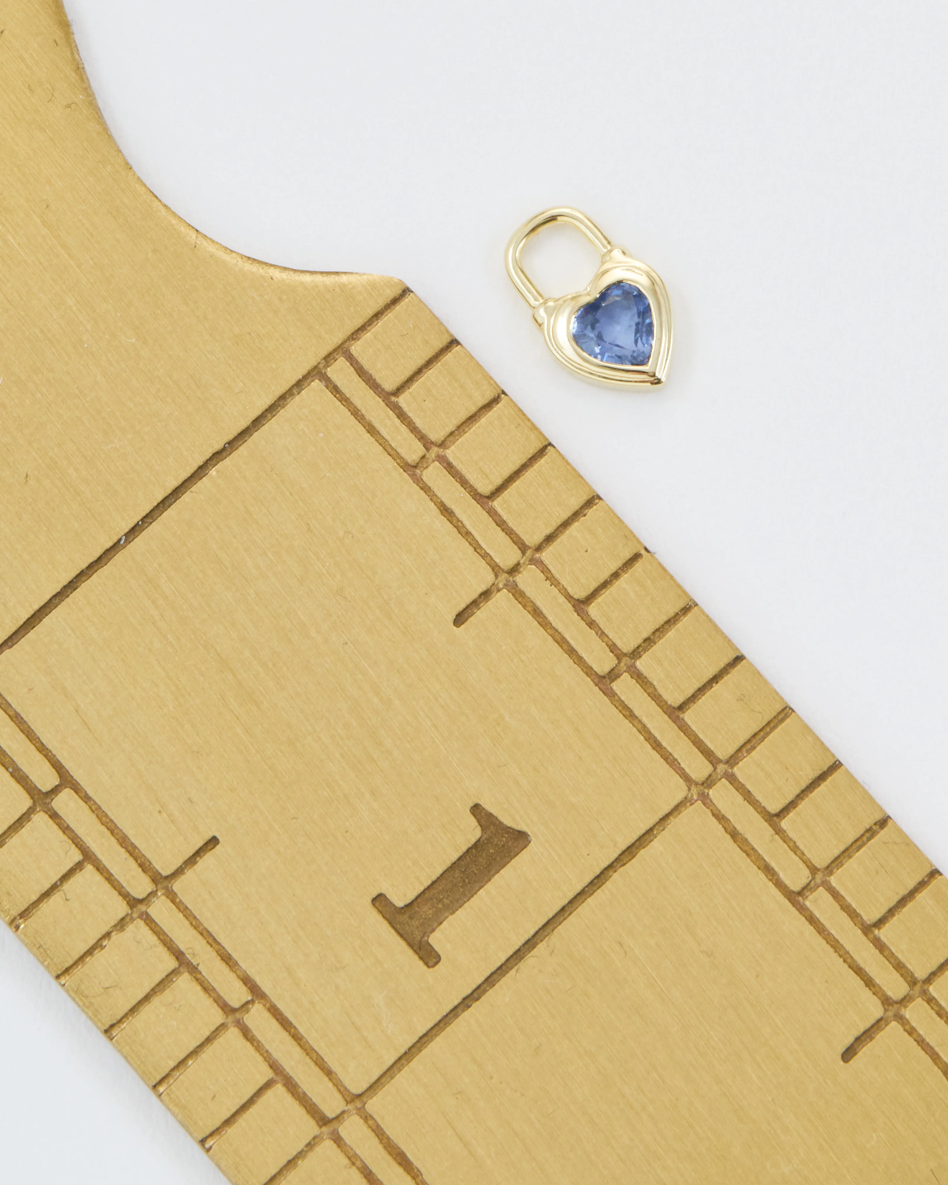 beating heart medium blue sapphire charm - Image 5