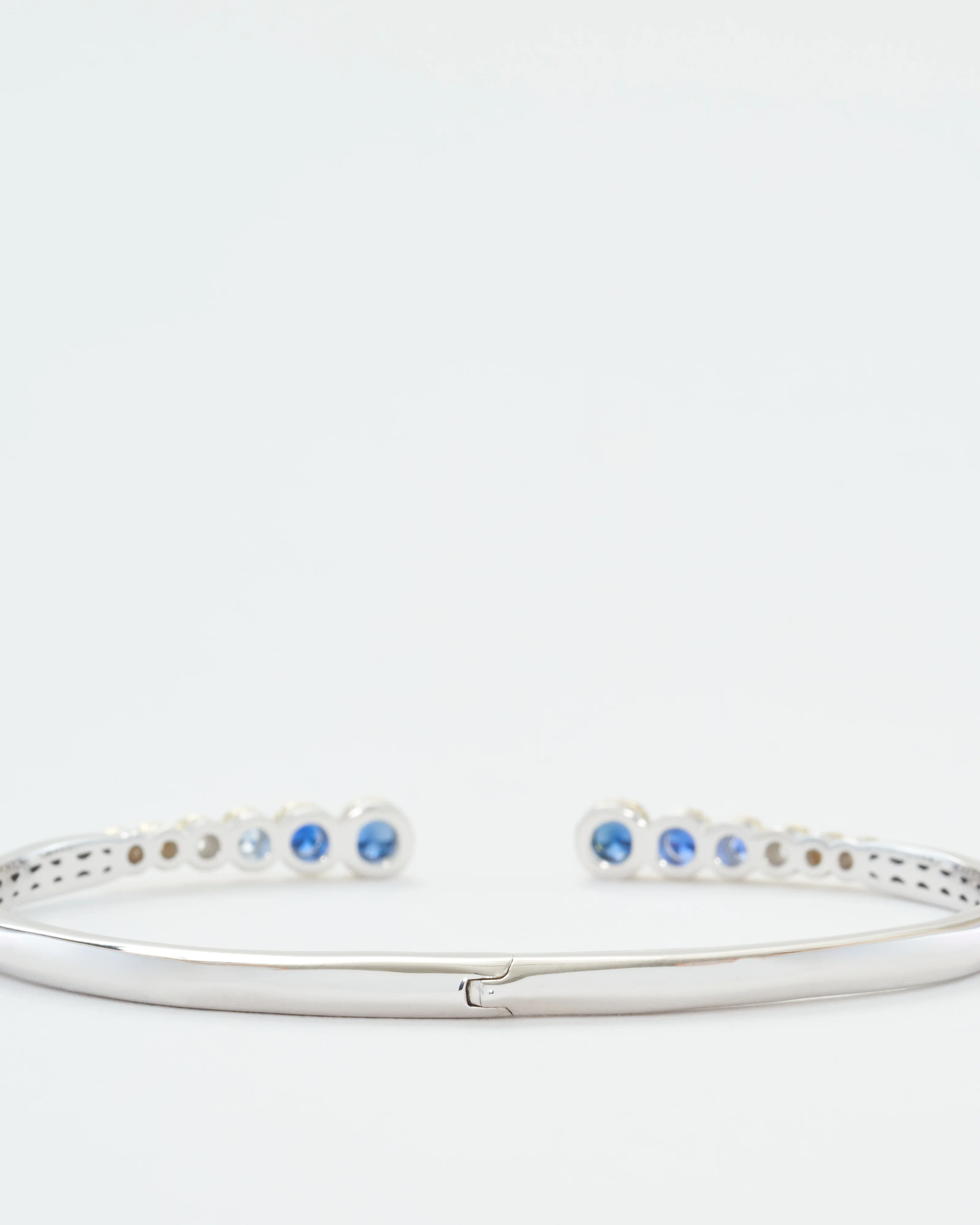 classic two-toned open bezel set sapphire bangle - Image 3