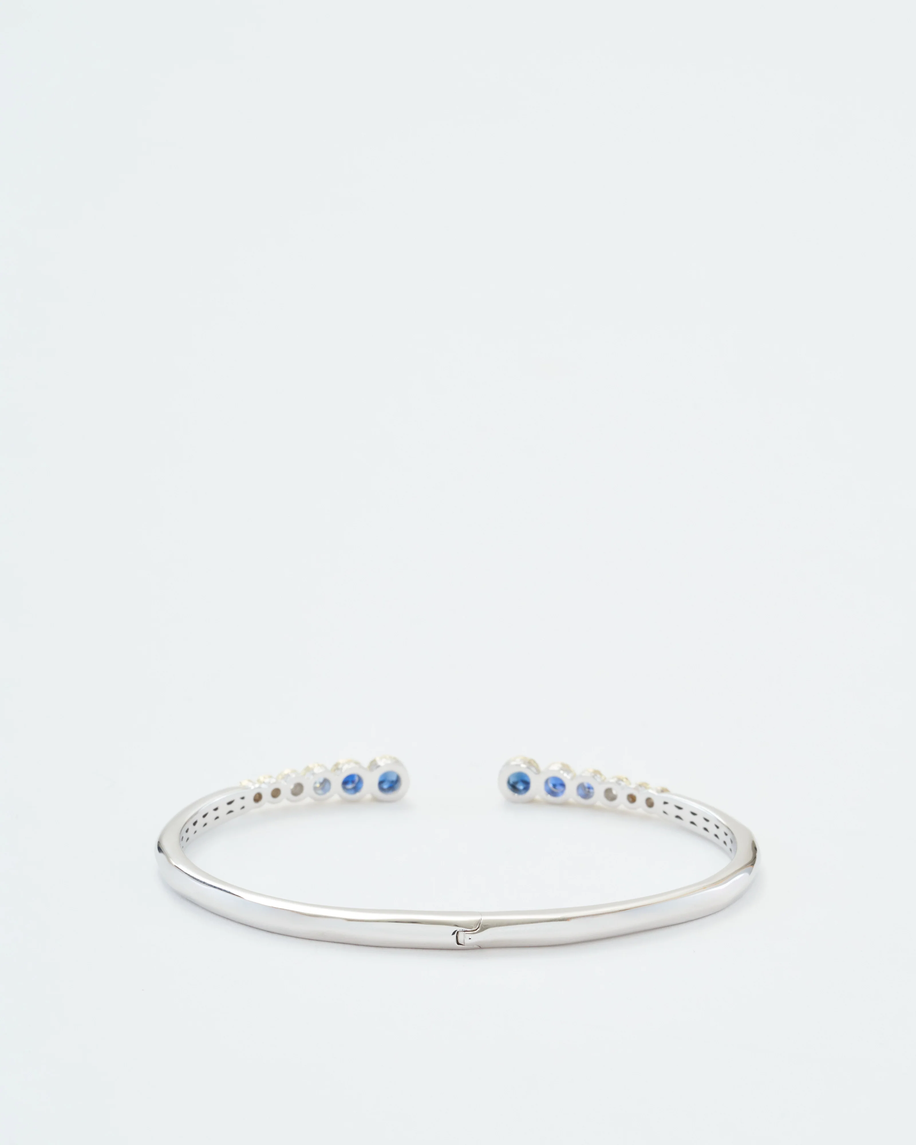classic two-toned open bezel set sapphire bangle - Image 4