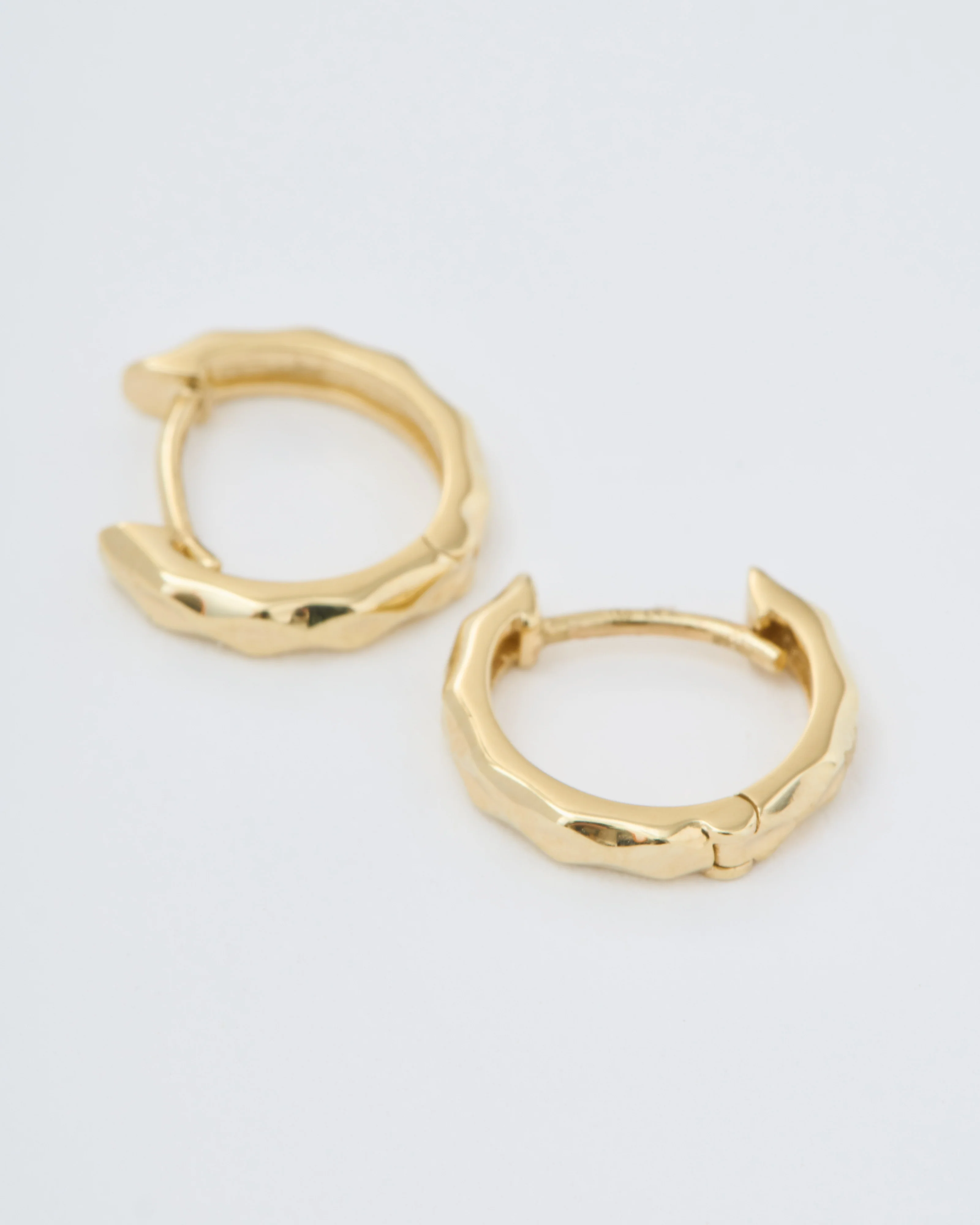 gold textured hoop earrings - Image 3