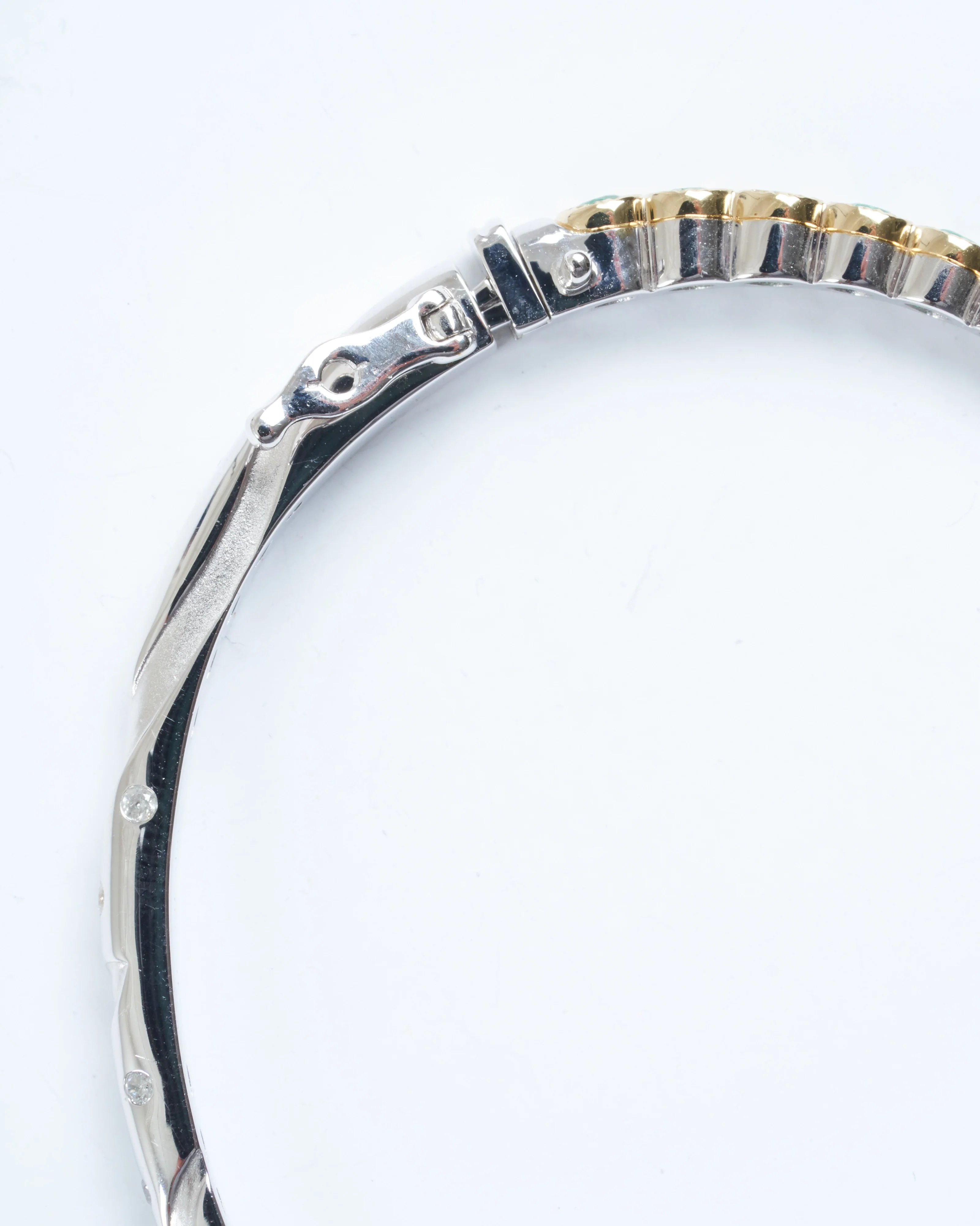 hammered emerald bezel bangle - gold/green - Image 3