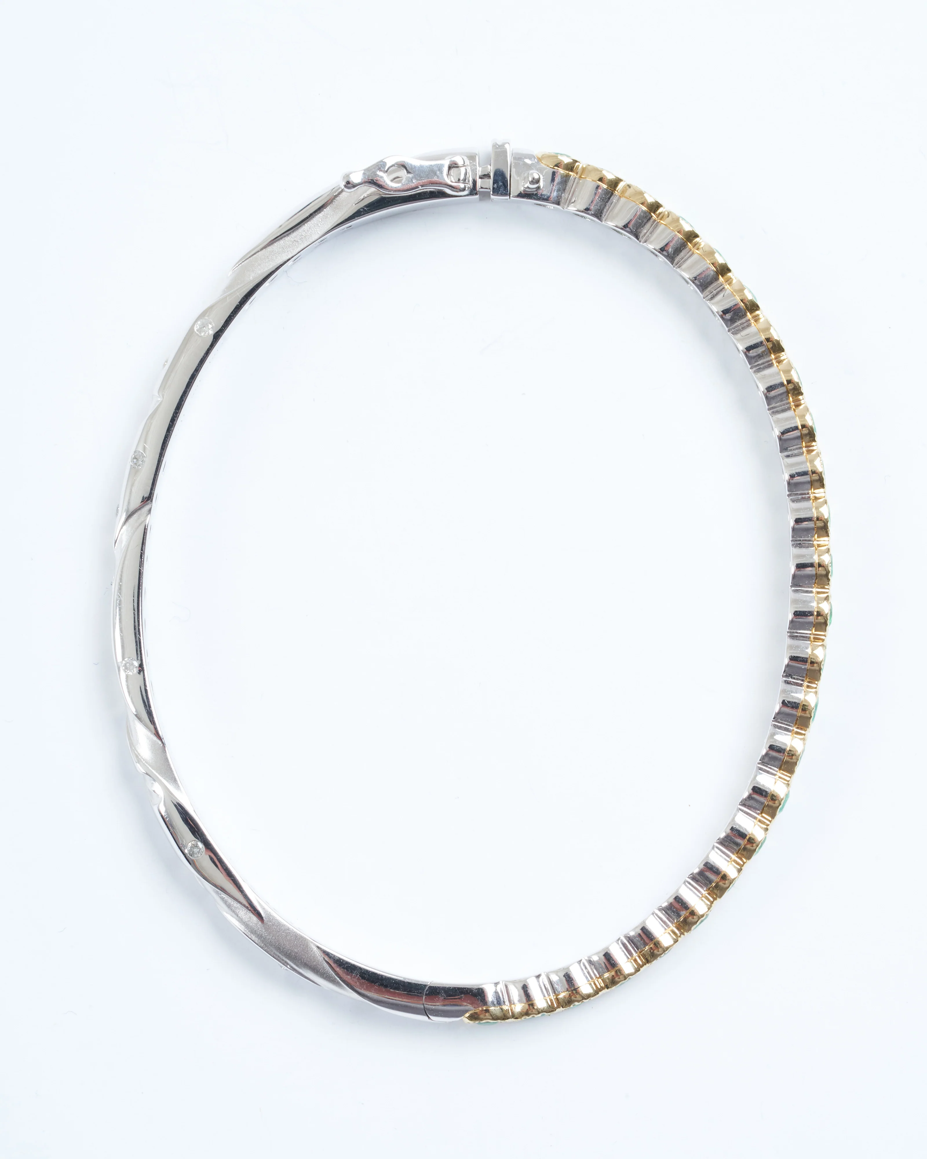 hammered emerald bezel bangle - gold/green - Image 5