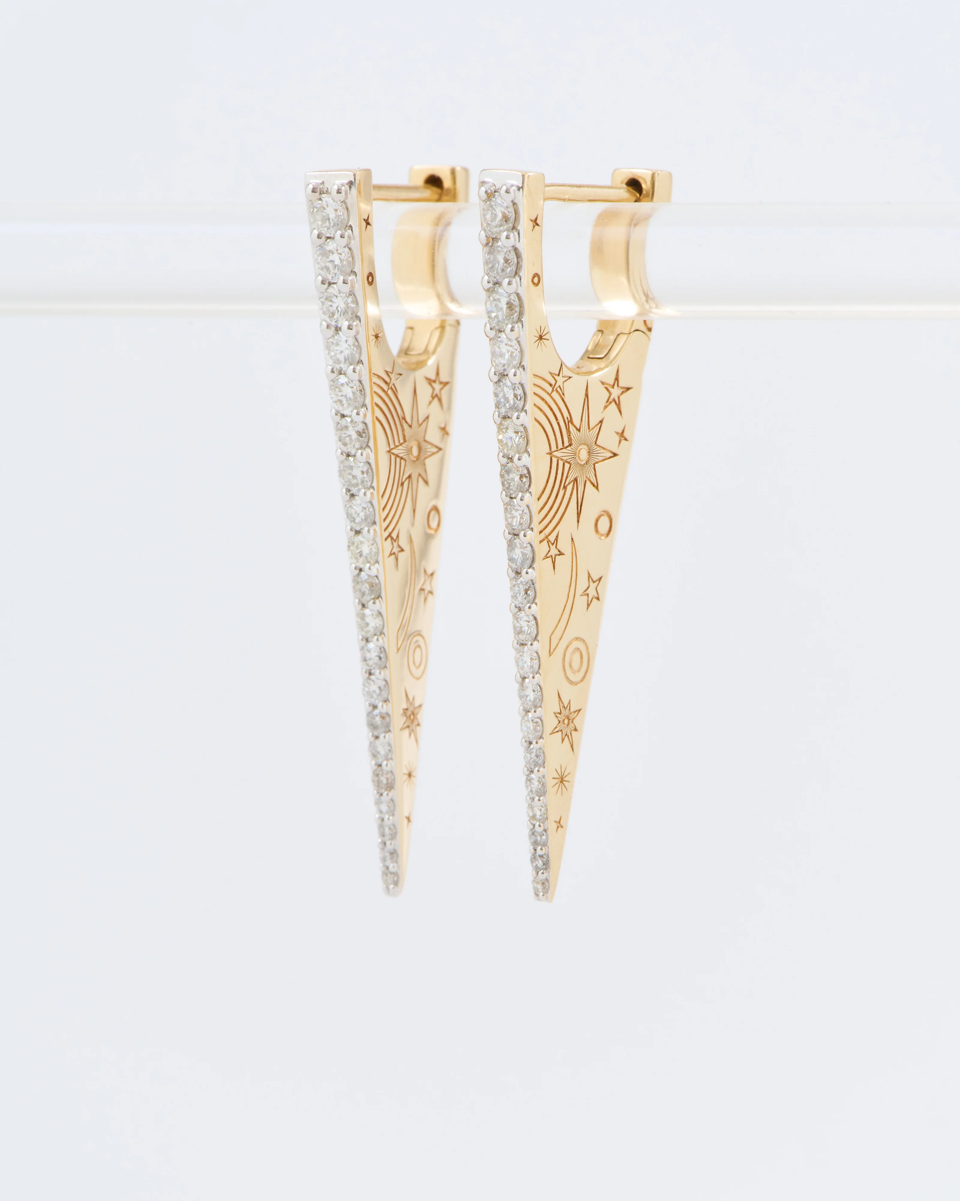 large "v" hoop earring - Image 3