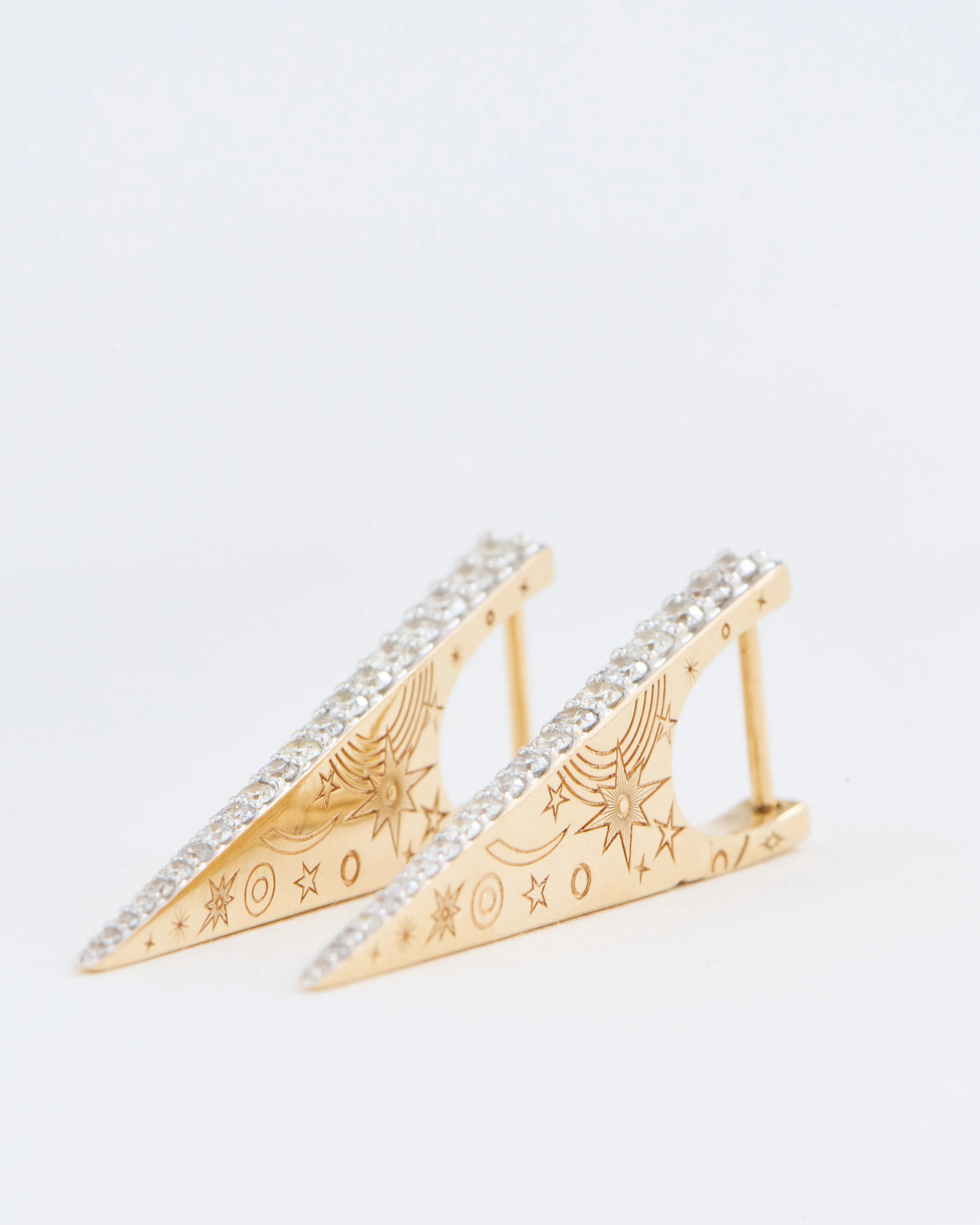 large "v" hoop earring - Image 6