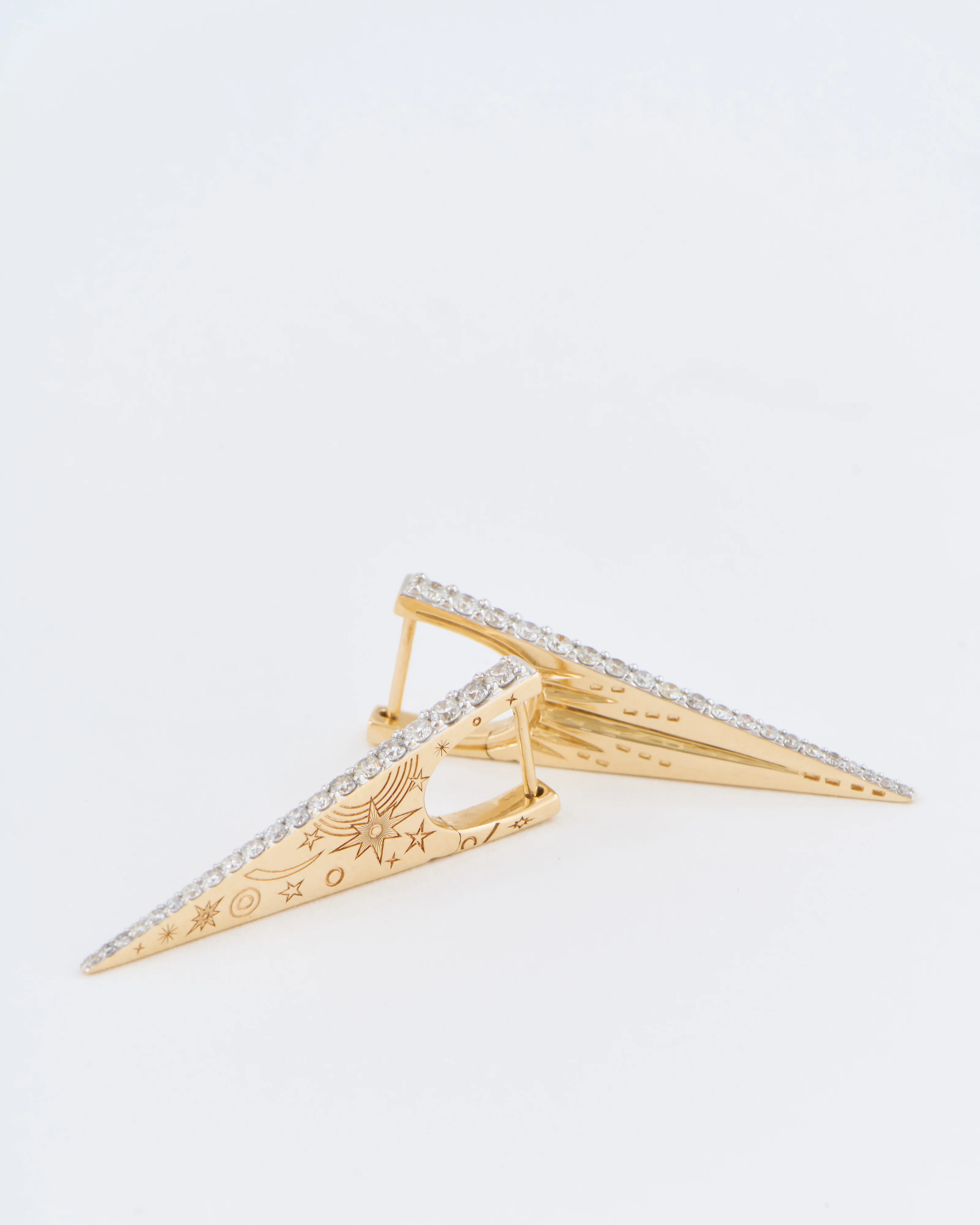 large "v" hoop earring - Image 7