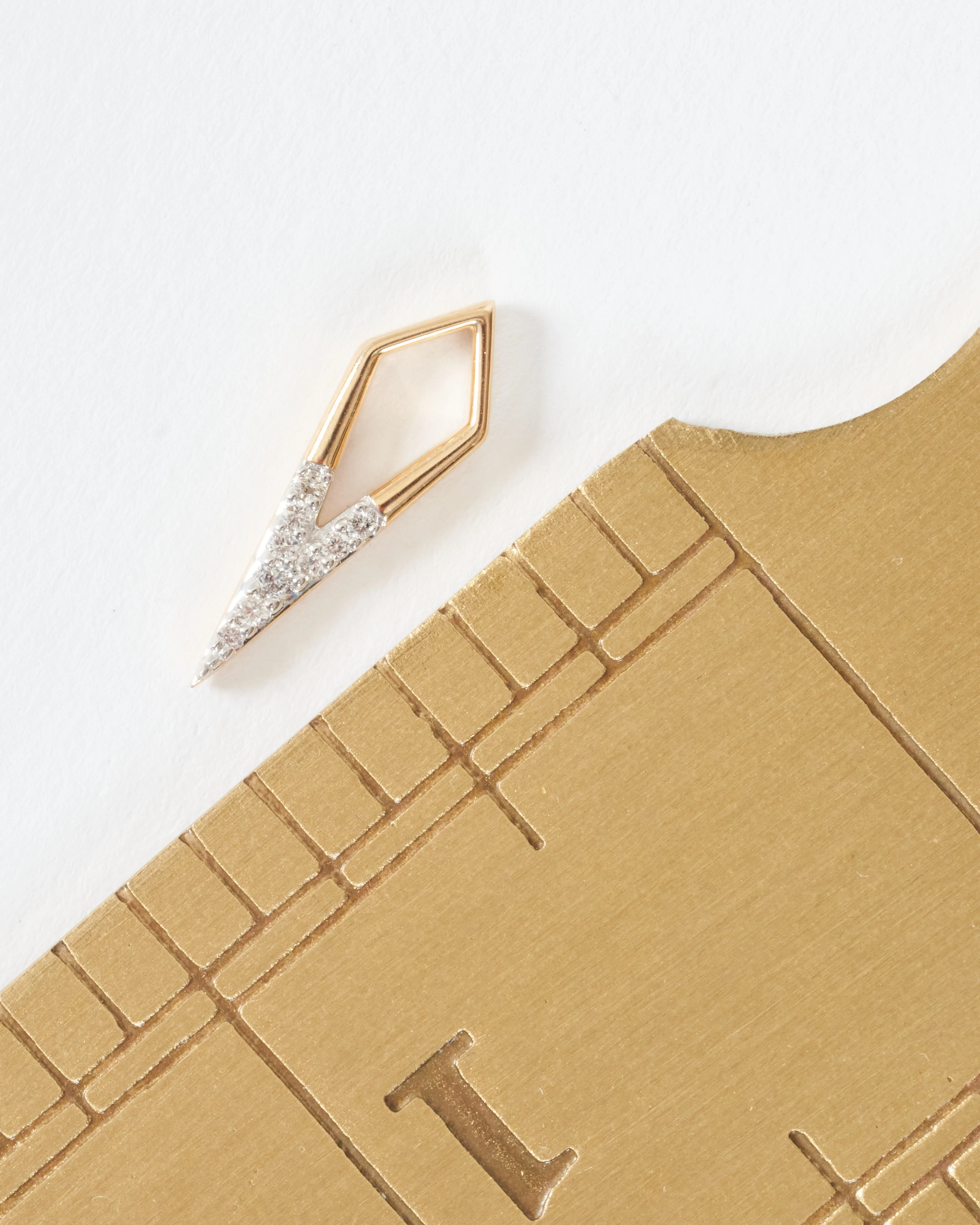 single classic open dagger charm - gold/diamonds - Image 7